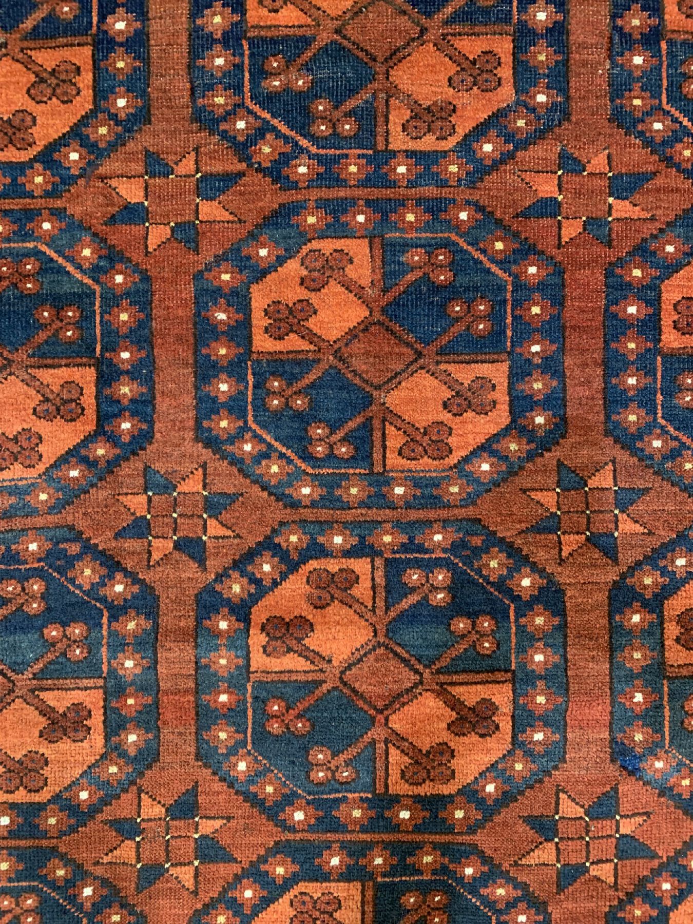 Detail a: Antiker Ersari Hauptteppich, Turkmenistan, 19 Jhd, Wolle geknüpft auf Wolle,Achteckige Gülli-Göls,Stufenkreuz-Bordüre,ca. 215 x 170 ...