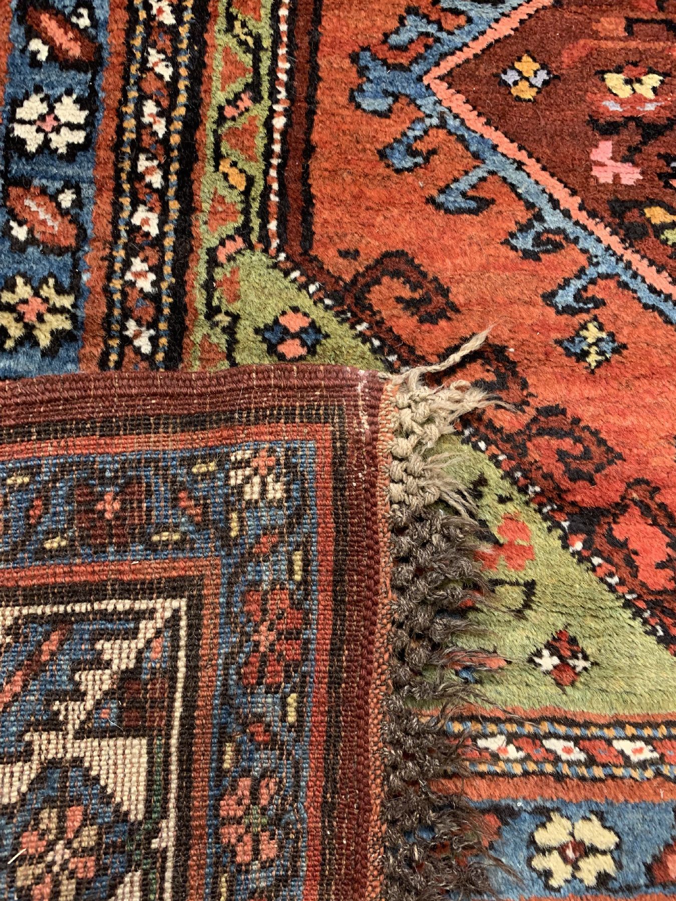Detail f: Antiker Grüngrundiger Schahsavan Galerie, Nordwestpersien, datiert 1338 (1918), Wolle geknüpft auf Wolle, ca, 500 x 110 cm, EHZ:2 (Altersbedingt ...