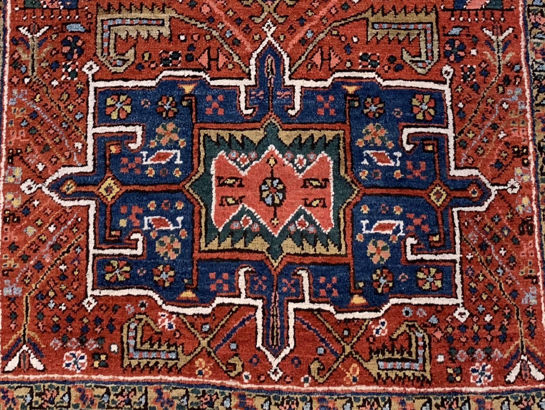 Detail a: Antike Heriz Galerie, Nordwestpersien, um 1900, Wolle auf Baumwolle, ca. 371 x 112 cm, EHZ: 2 (Altersbedingt sehr guter Zustand)