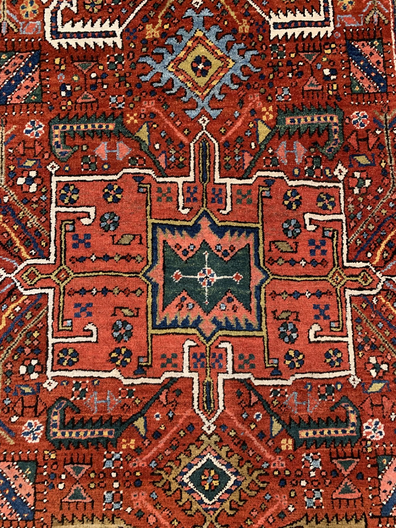 Detail c: Antike Heriz Galerie, Nordwestpersien, um 1900, Wolle auf Baumwolle, ca. 371 x 112 cm, EHZ: 2 (Altersbedingt sehr guter Zustand)