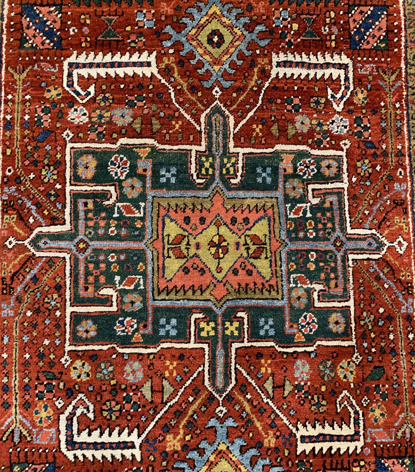 Detail d: Antike Heriz Galerie, Nordwestpersien, um 1900, Wolle auf Baumwolle, ca. 371 x 112 cm, EHZ: 2 (Altersbedingt sehr guter Zustand)