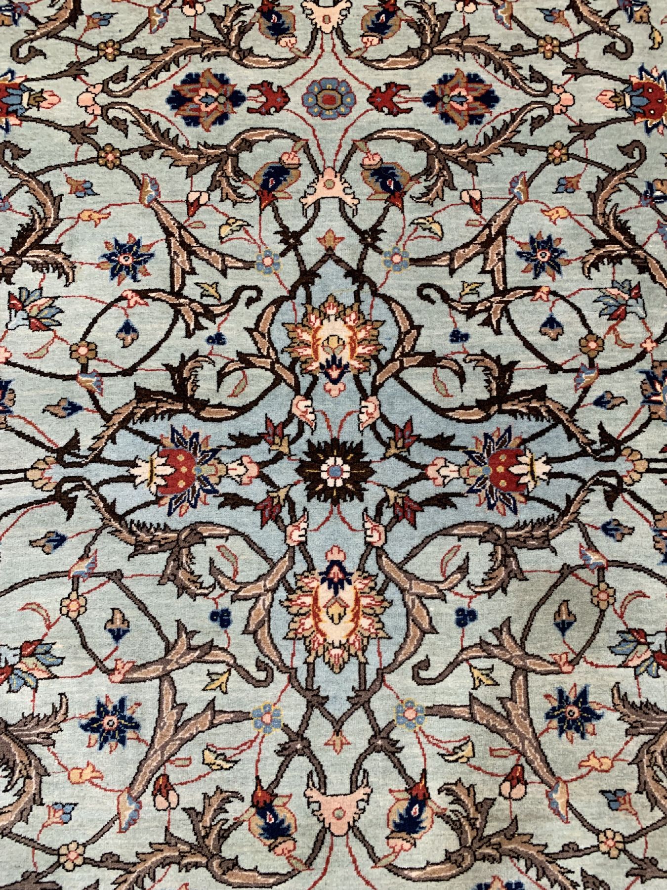 Detail b: Grüngrundiger feiner Ghom Kork, Persien, um 1930/1940, Korkwolle geknüpft auf Baumwolle ca. 318 x 234 cm, EHZ:2 (Sehr guter Zustand)