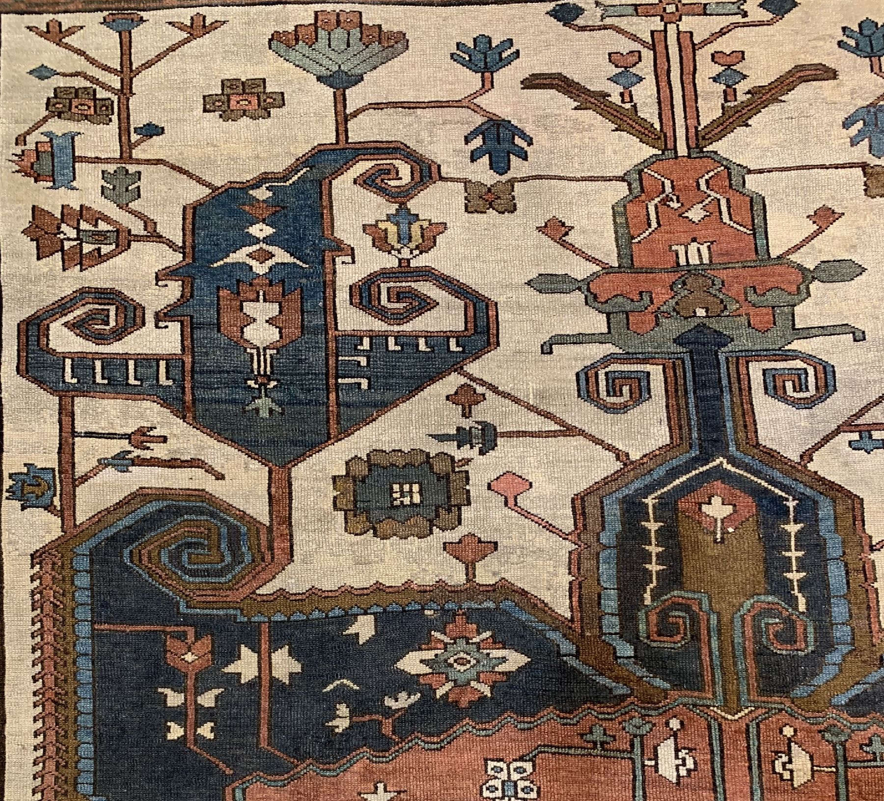 Detail d: Weißgrundiger antiker Bakhschaisch, Nordwestpersien, 19 Jhd., ausdrucksstarkes Medallionauf weißem Grund, 4 grüngrundige Botehs in denEcken, ...