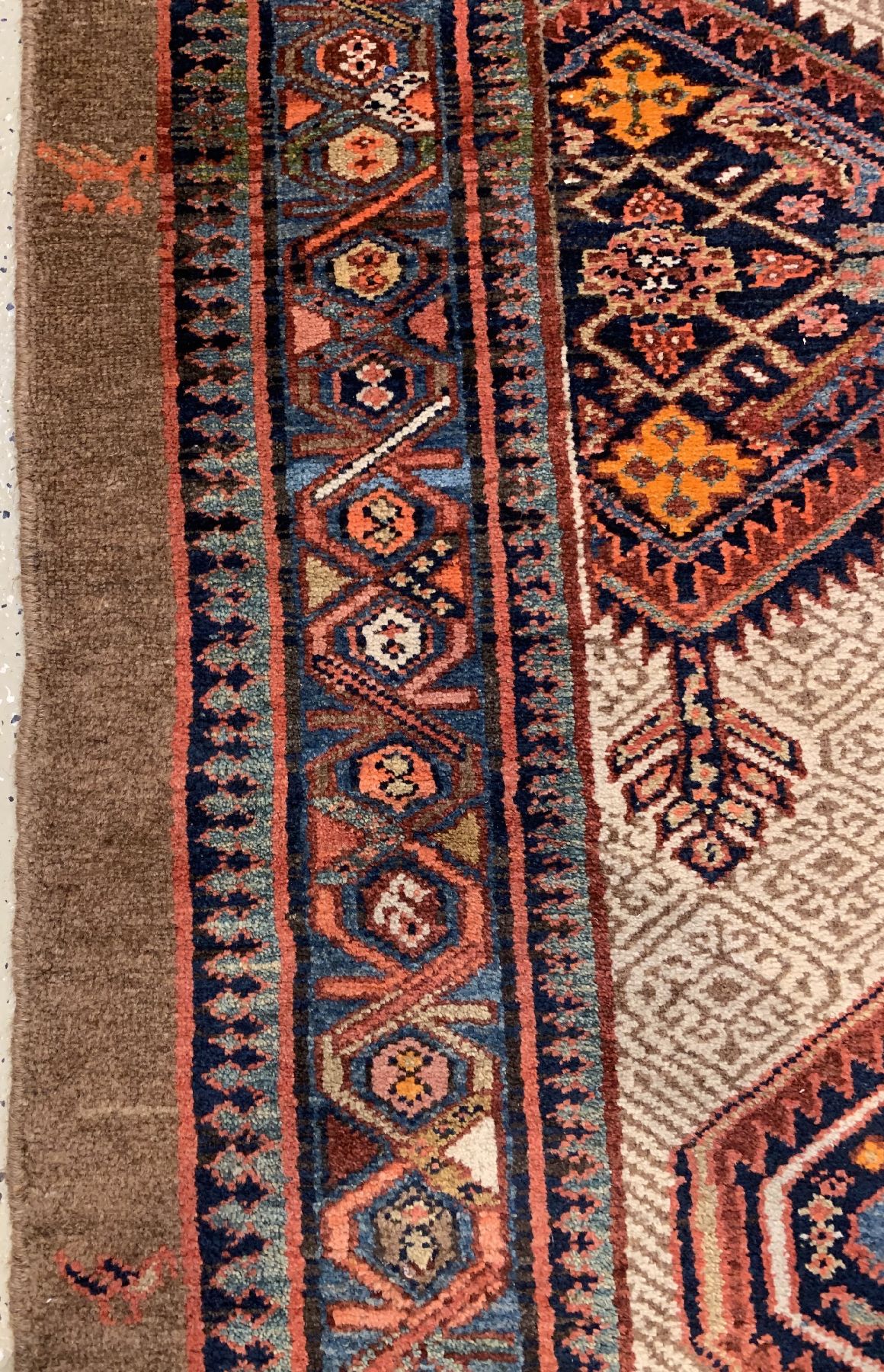 Detail d: Antike Sarab Galerie, Nordwestpersien, um 1900, Wolle geknüpft auf Baumwolle, ca. 494 x 106 cm, EHZ: 2-3(guter Zustand).