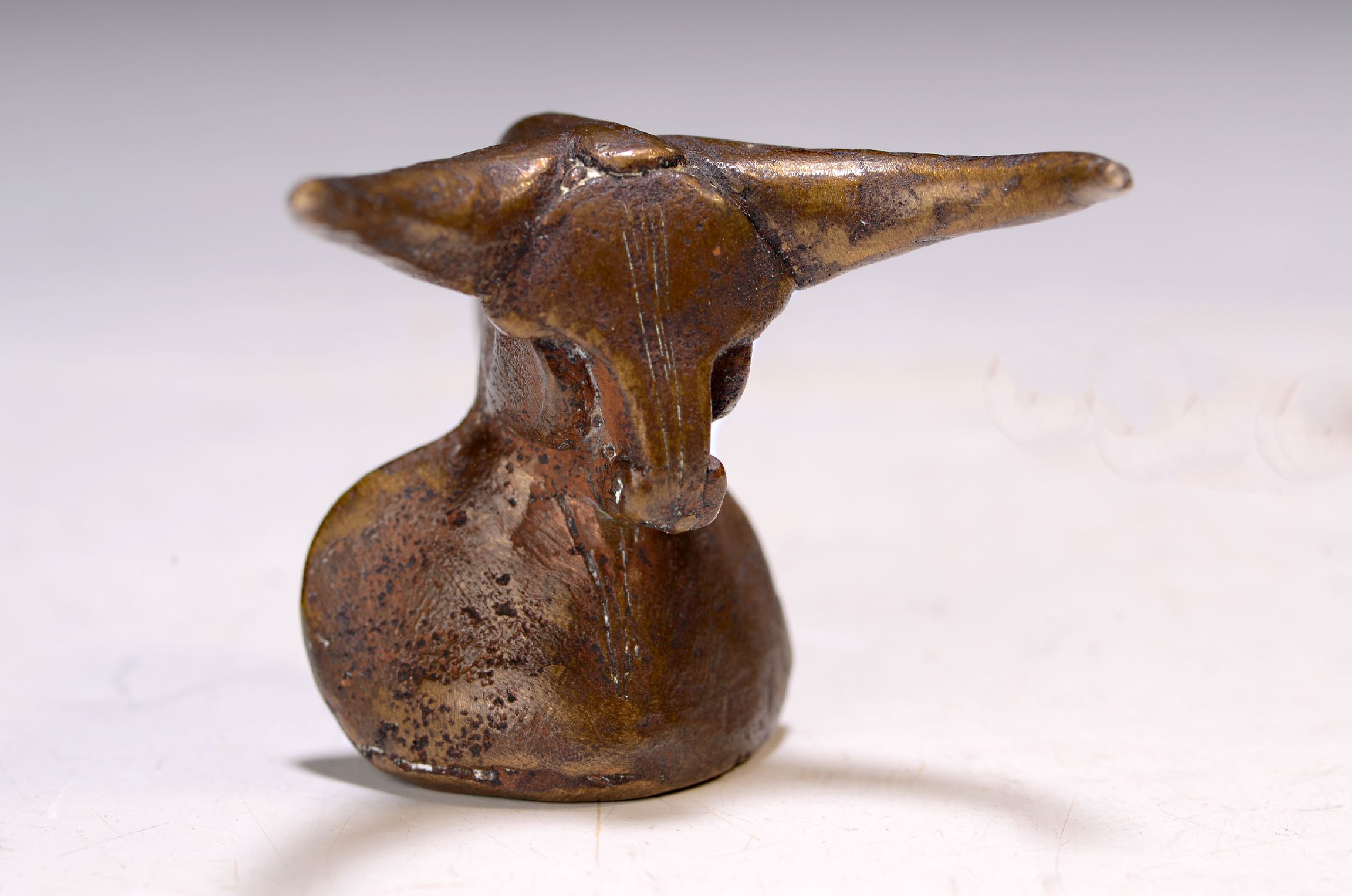 Gernot Rumpf, geb. 1941 Kaiserslautern, Stierkopf, Bronzeskulptur, monogr., H.ca. 4.5cm