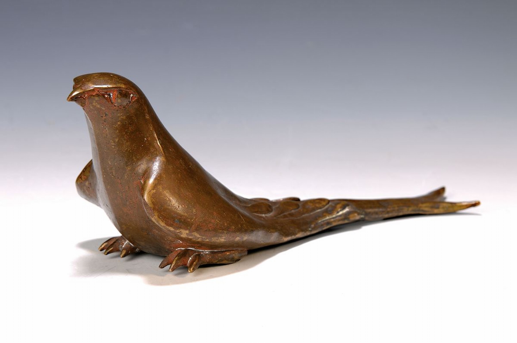 Gernot Rumpf, geb. 1941 Kaiserslautern, Schwalbe, Bronzeskulptur, monogr., H. ca. 11cm, L. ca. 27cm