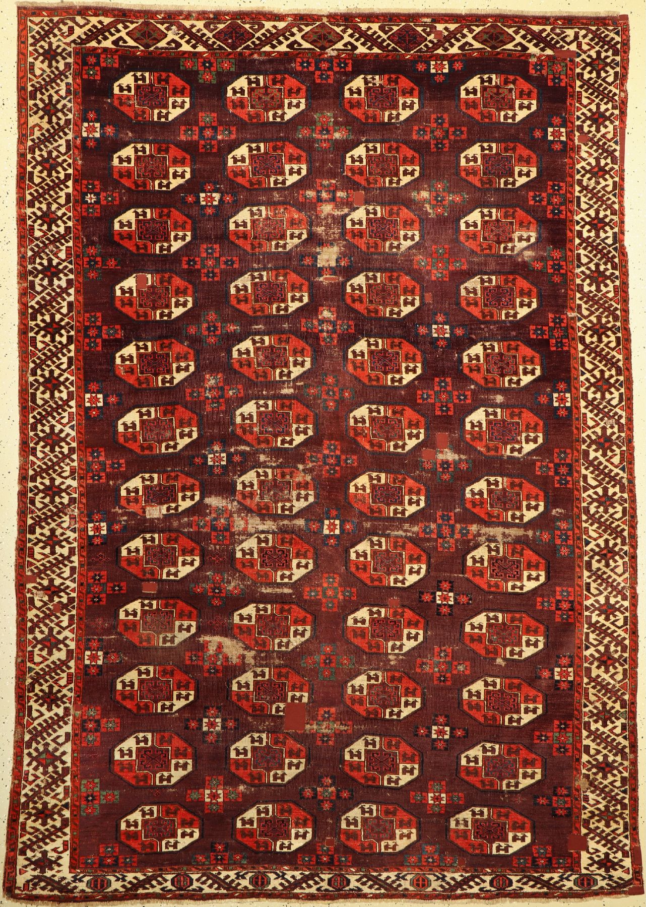 P.Tschaudor Hauptteppich antik, Turkmenistan, 18 Jhd., Wolle geknüpft auf Wolle, Tauk-Nuska Göls mit Kotschak-Kreuz im Zentrum, Tscharch Palak ...