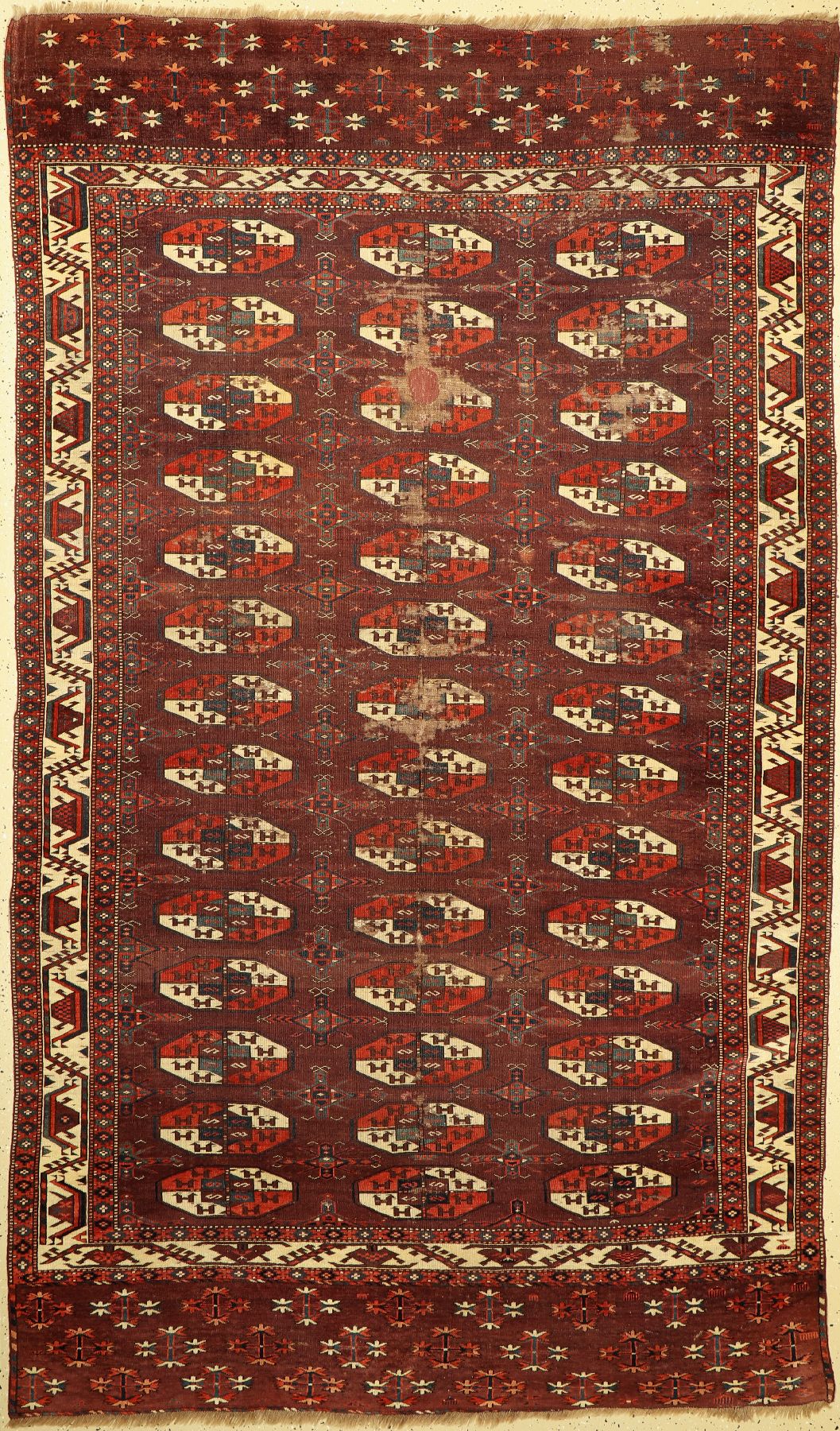 Antiker Yomud Hauptteppich, Turkmenistan, um 1800, Wolle geknüpft auf Wolle, Tauk-Nuska Göls, Tschemtsche-Güls, Schiffchen Bordüre, c a. 277 x ...
