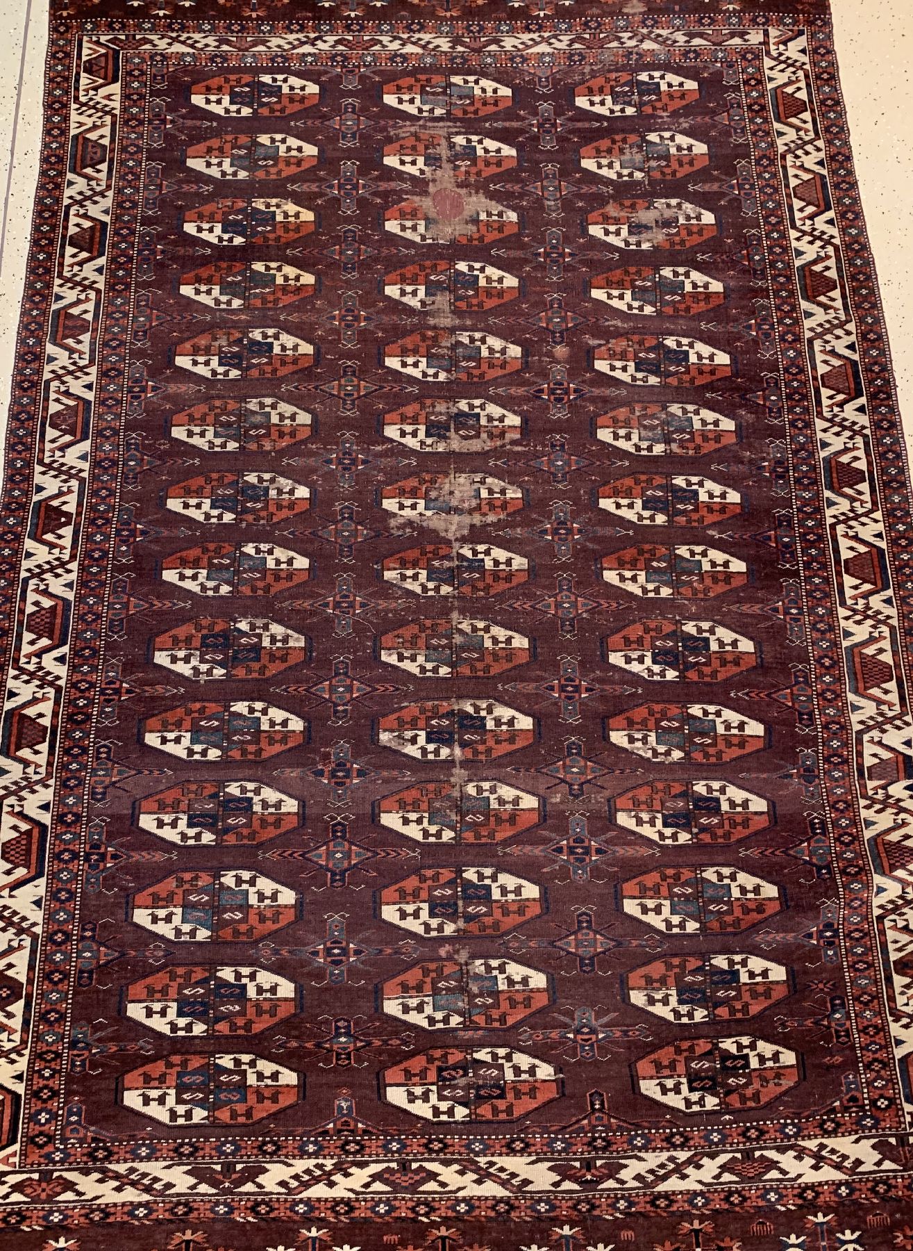Detail a: Antiker Yomud Hauptteppich, Turkmenistan, um 1800, Wolle geknüpft auf Wolle, Tauk-Nuska Göls, Tschemtsche-Güls, Schiffchen Bordüre, c a. 277 x ...