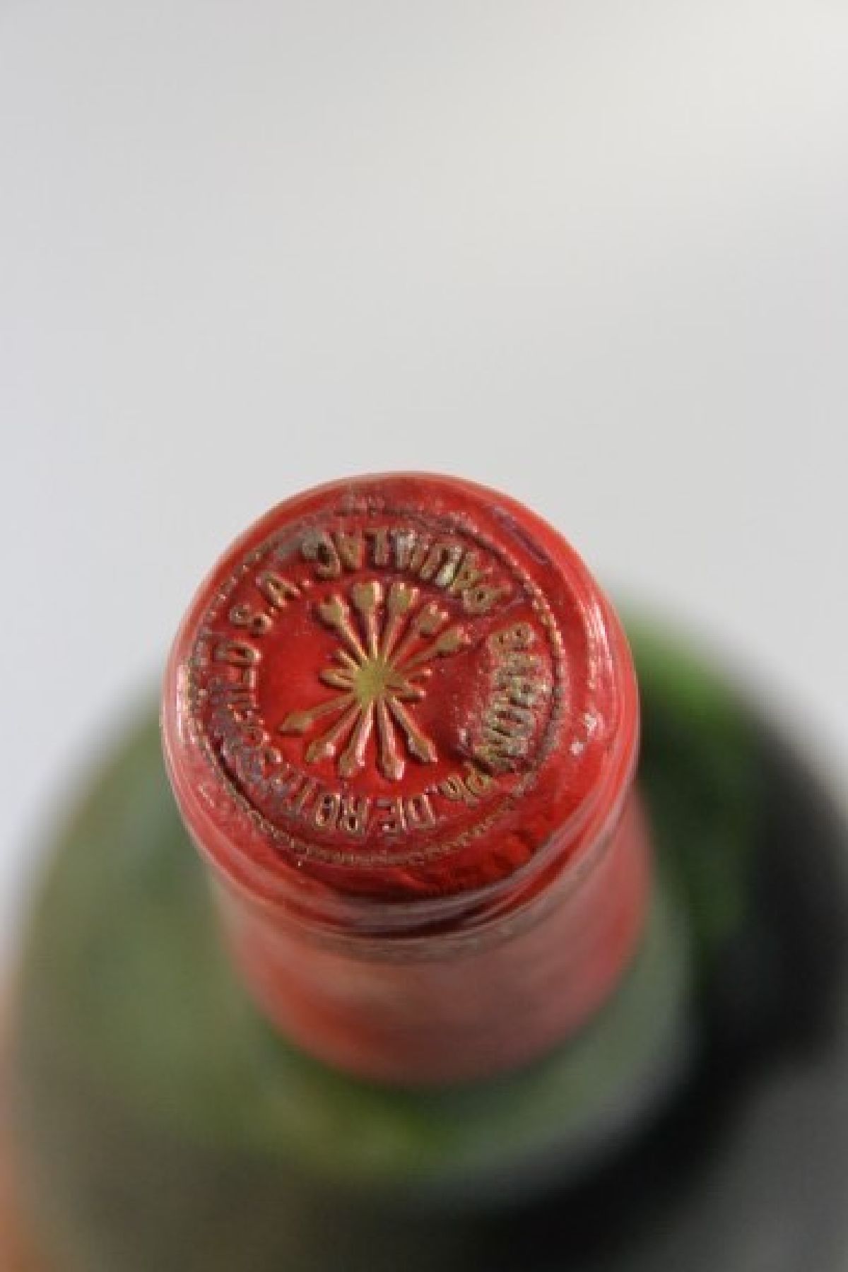 Detail a: 1 Fl. 1973 Mouton Rothschild, Premier, Grand Cru Classe, mit Etikett "Hommage a Picasso", mid shoulder, 75cl, Etikett besch., nicht ...