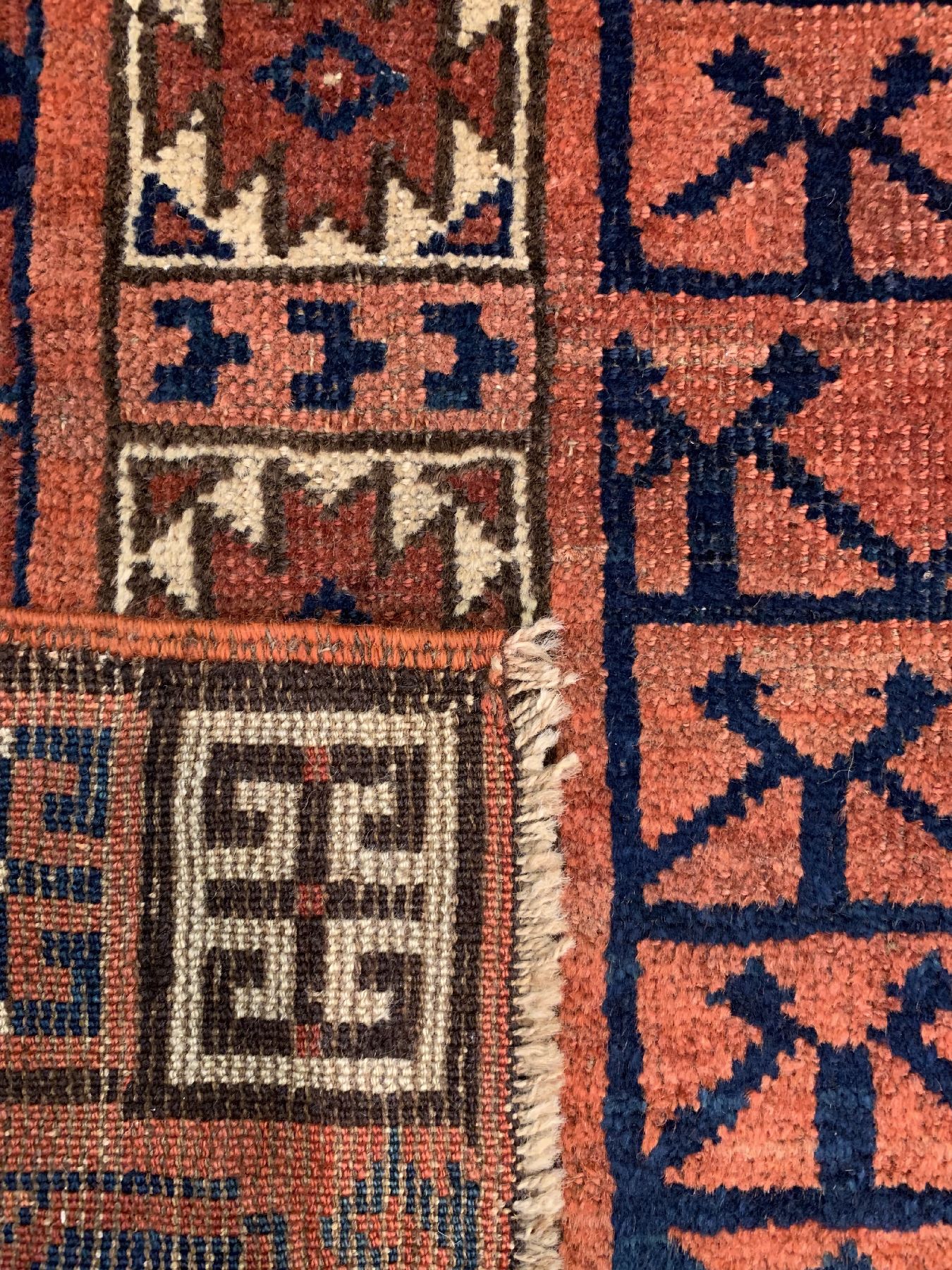 Detail d: Antiker Uzbekischer Engsi, Uzbekistan, mitte 19 Jhd, Wolle geknüpft auf Wolle mit Kartschin Göls, ca, 195 x 160 cm, EHZ:4 (Alters-und ...