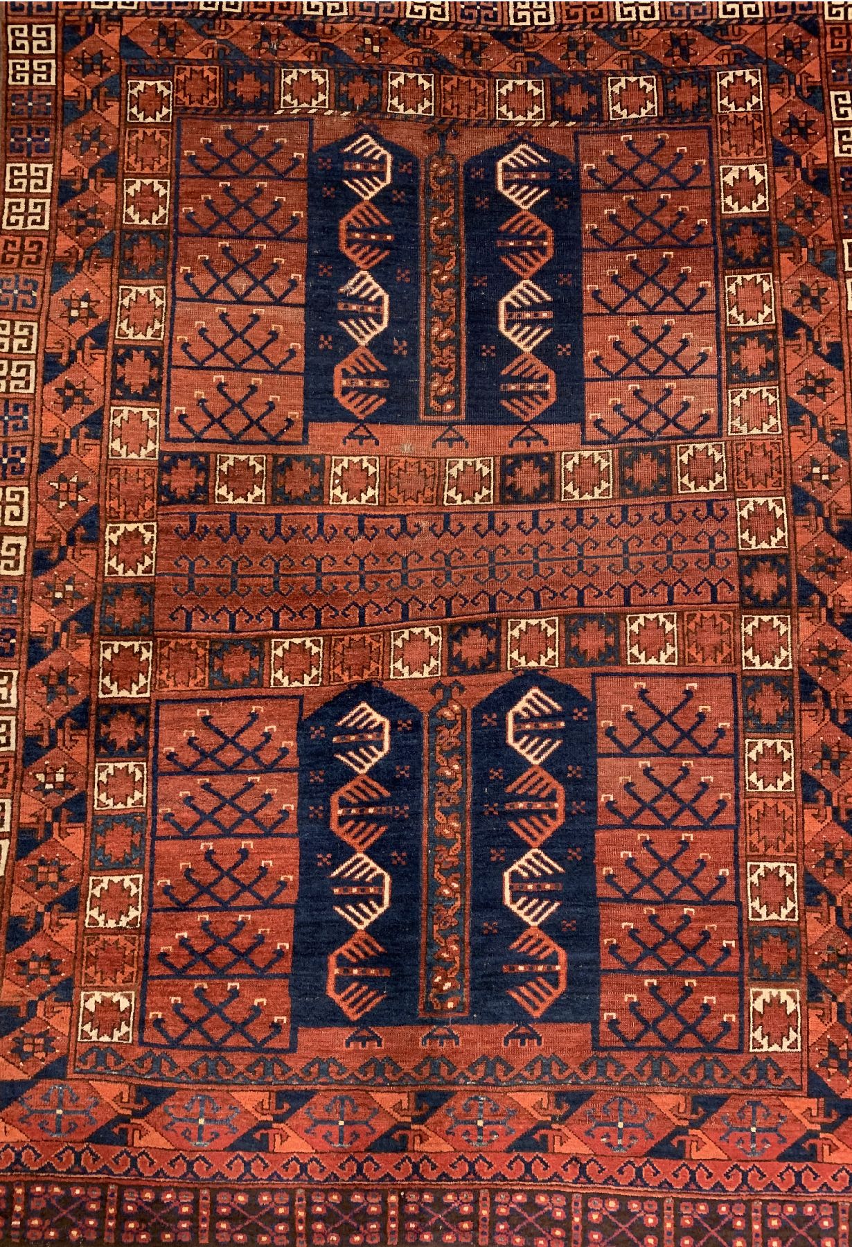 Detail a: Antiker Ersari Engsi, Turkmenistan, mitte 19 Jhd., Wolle geknüpft auf Wolle, mit Ersari Sainak, ca, 200 x 146 cm, EHZ:3(Altersbedingt guter ...