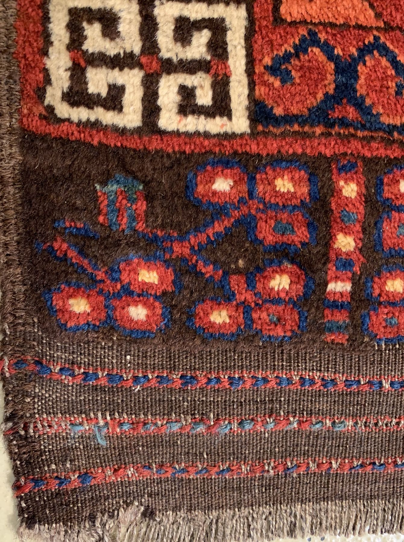 Detail d: Antiker Ersari Engsi, Turkmenistan, mitte 19 Jhd., Wolle geknüpft auf Wolle, mit Ersari Sainak, ca, 200 x 146 cm, EHZ:3(Altersbedingt guter ...