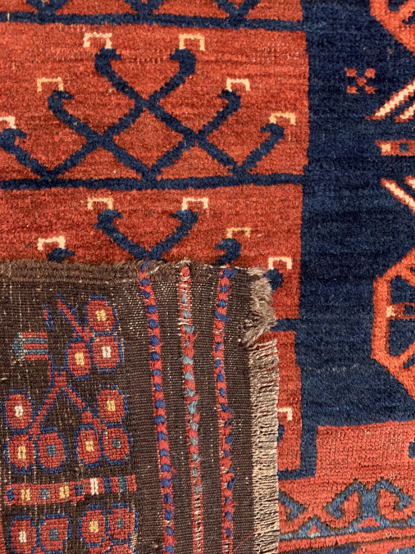 Detail f: Antiker Ersari Engsi, Turkmenistan, mitte 19 Jhd., Wolle geknüpft auf Wolle, mit Ersari Sainak, ca, 200 x 146 cm, EHZ:3(Altersbedingt guter ...