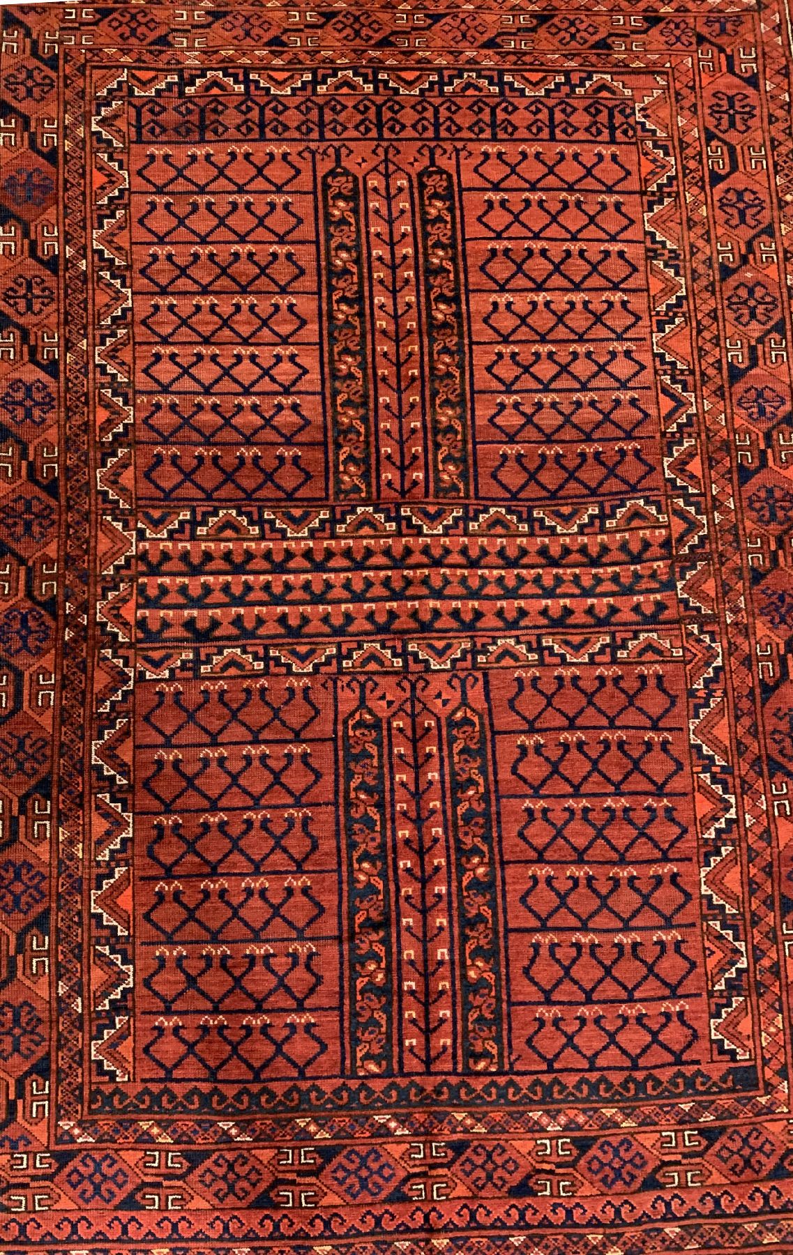 Detail a: Antiker Ersari Engsi, Turkmenistan, mitte 19 Jhd., Wolle geknüpft auf Wolle mit Ersari Sainak, ca, 200 x 146 cm, EHZ:3(Altersbedingt guter Zustand)