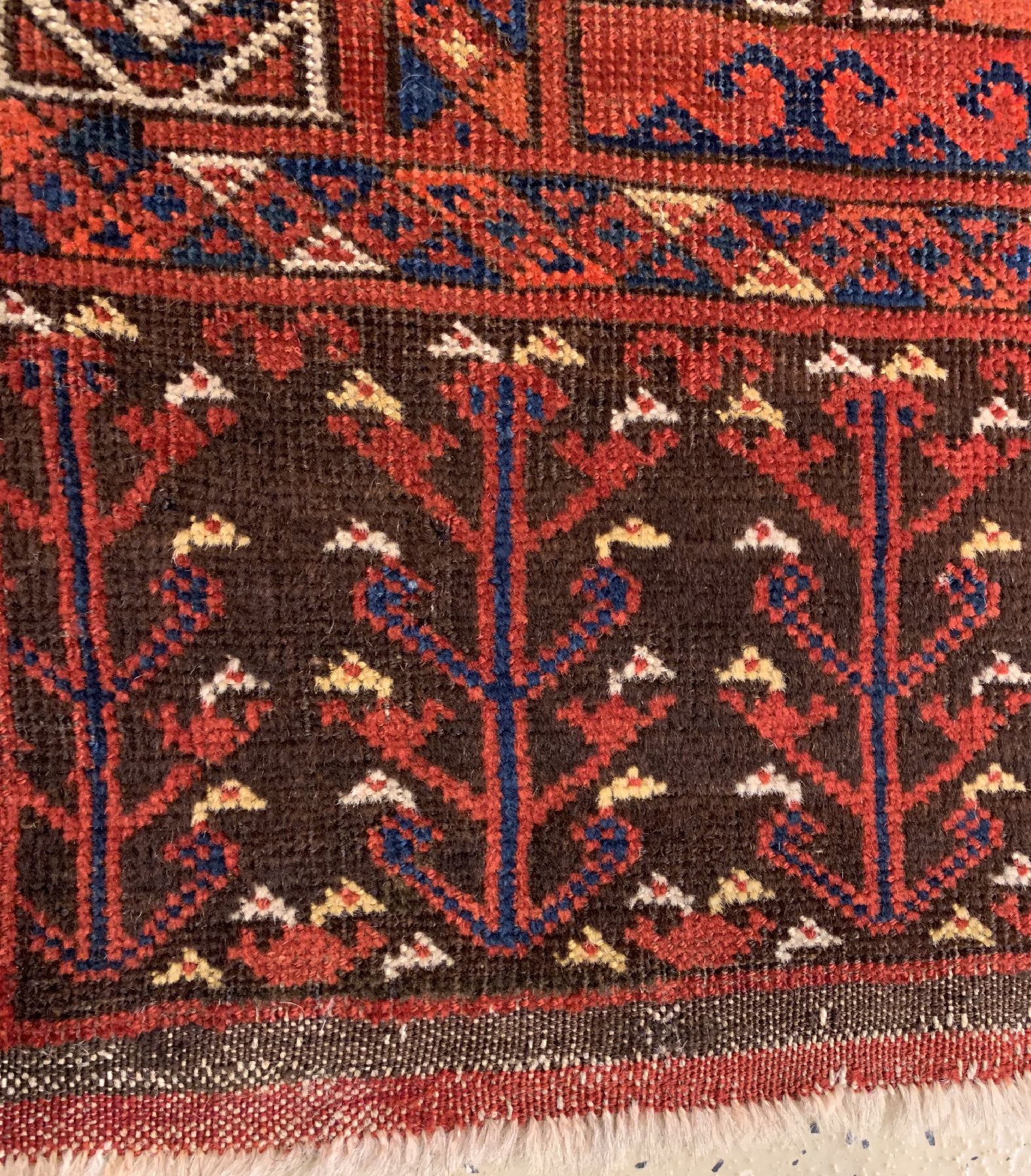 Detail e: Antiker Ersari Engsi, Turkmenistan, mitte 19 Jhd., Wolle geknüpft auf Wolle mit Ersari Sainak, ca, 200 x 146 cm, EHZ:3(Altersbedingt guter Zustand)