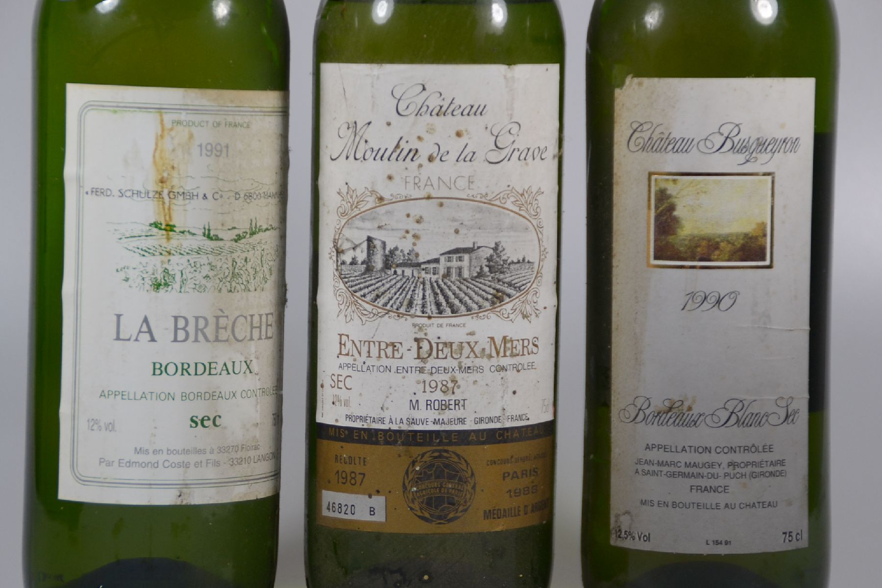 Detail a: 21 Flaschen Bordeaux blanc: 17 Fl. 1991 La Bréche, Bordeaux, sec, 75 cl, top shoulder bis into neck, 3 Fl. 1990 Ch. Busqueyron, mid shoulder, 75cl, ...