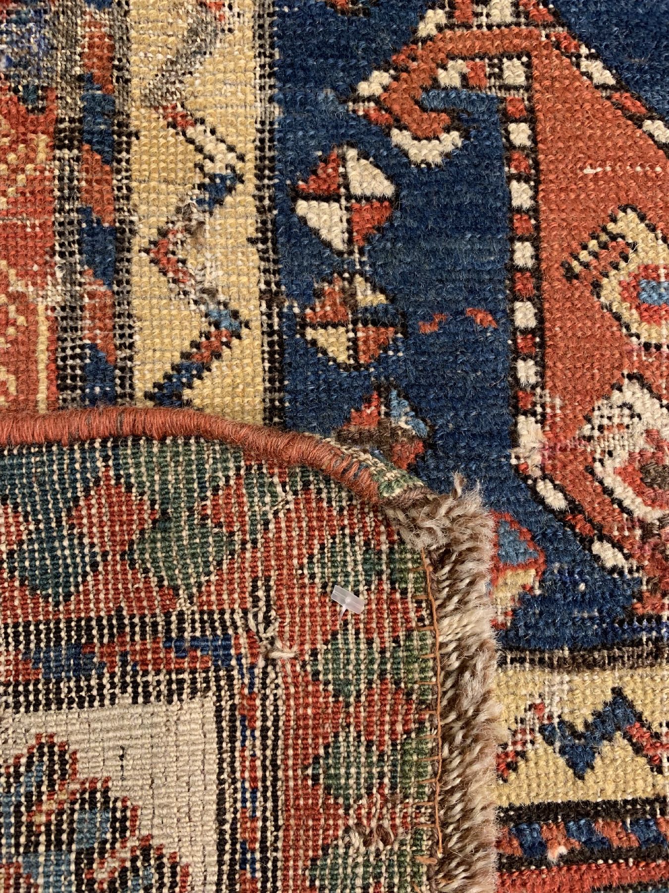Detail c: Antiker Gandje(Boteh Muster), Kaukasus, 19 Jhd, Wolle geknüpft auf Wolle, 255 x 106 cm, EHZ: 4-5(Alters-und Gebrauchsspuren).