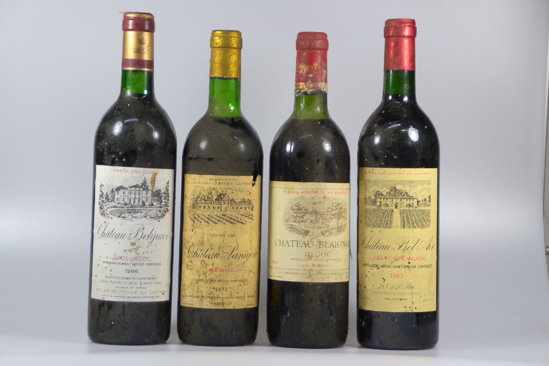 Detail b: 13 Fl. Bordeaux: 10 Fl. 1983 Ch. Blaignan, Medoc; 1986 Ch. Belgrave Haut Medoc und 1973 Ch. Panigon Medoc, mid shoulder bis top shoulder, nicht ...