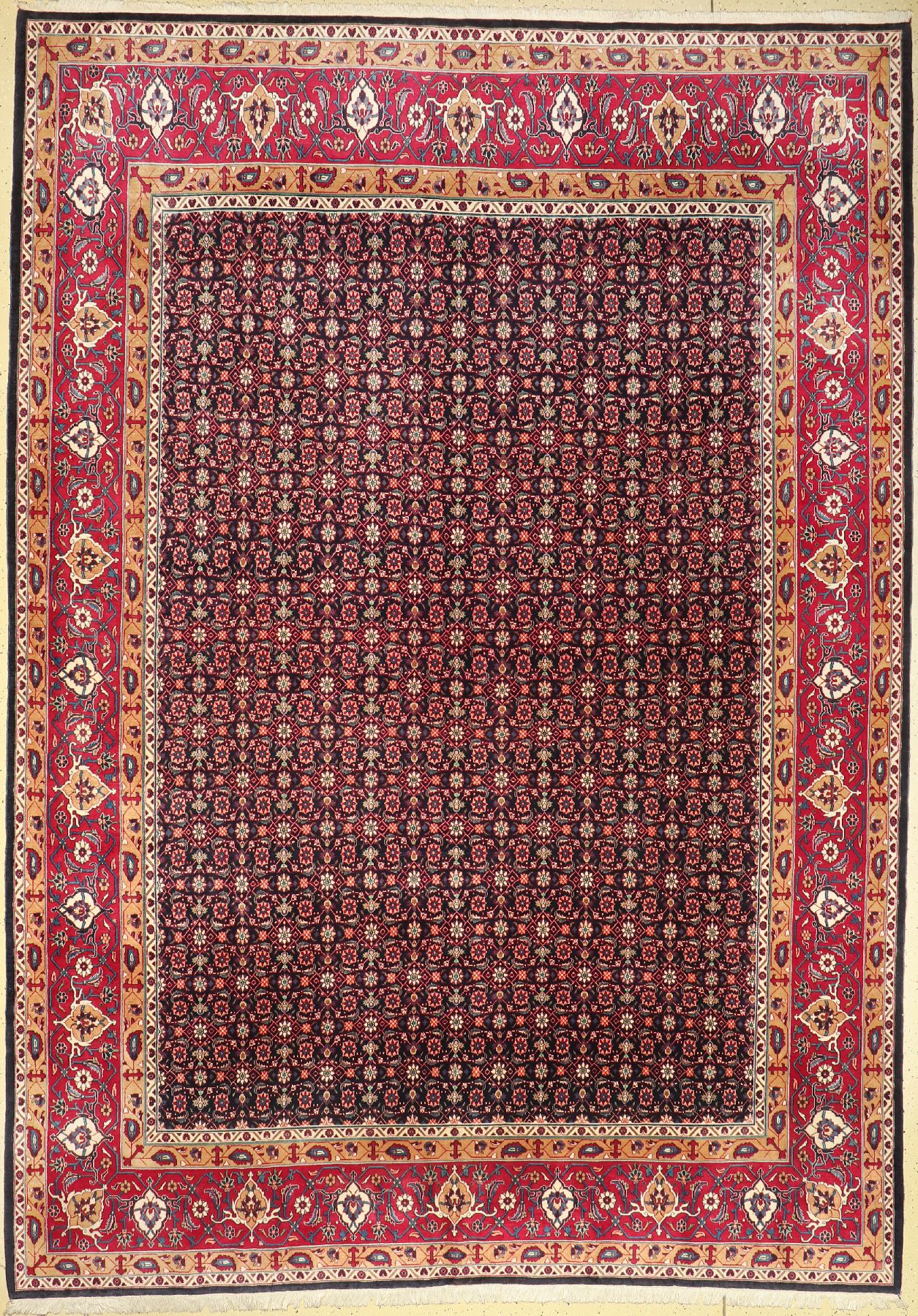 Feiner Weramin, Zentralpersien, Korkwolle geknüpft auf Baumwolle, Mahi Muster, ca. 360 x 257 cm, EHZ:2(Sehr guter Zustand).