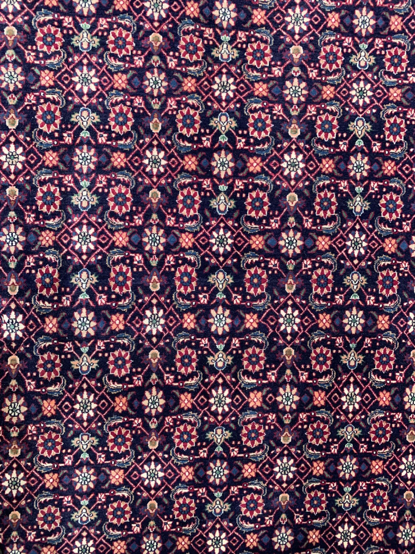 Detail a: Feiner Weramin, Zentralpersien, Korkwolle geknüpft auf Baumwolle, Mahi Muster, ca. 360 x 257 cm, EHZ:2(Sehr guter Zustand).