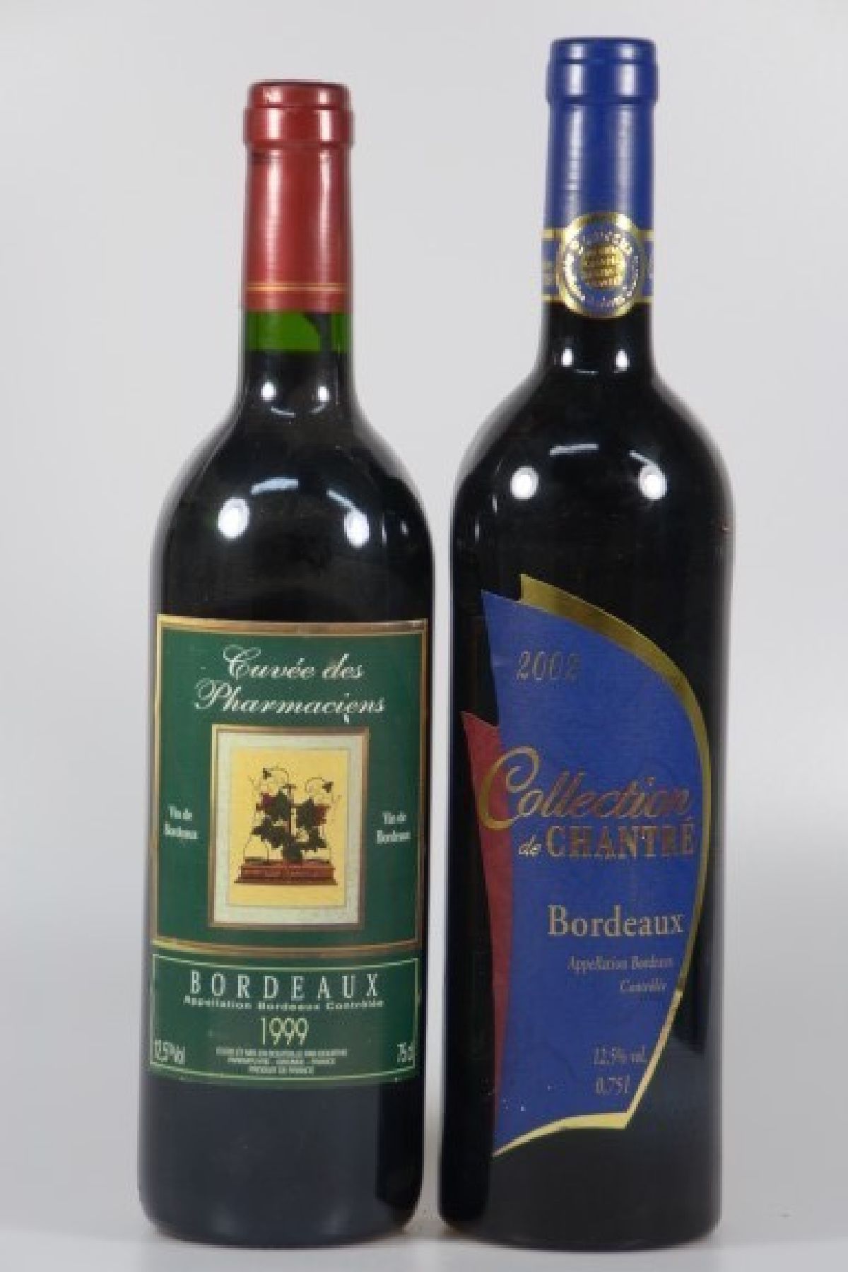 Detail a: 13 Flaschen Bordeaux: 9 x 2001 Cuvée des Pharmaciens, 75 cl und 4 x 2002 Collection de Chantré, Bordeaux, 75 cl, top shoulder und besser, Alters- ...
