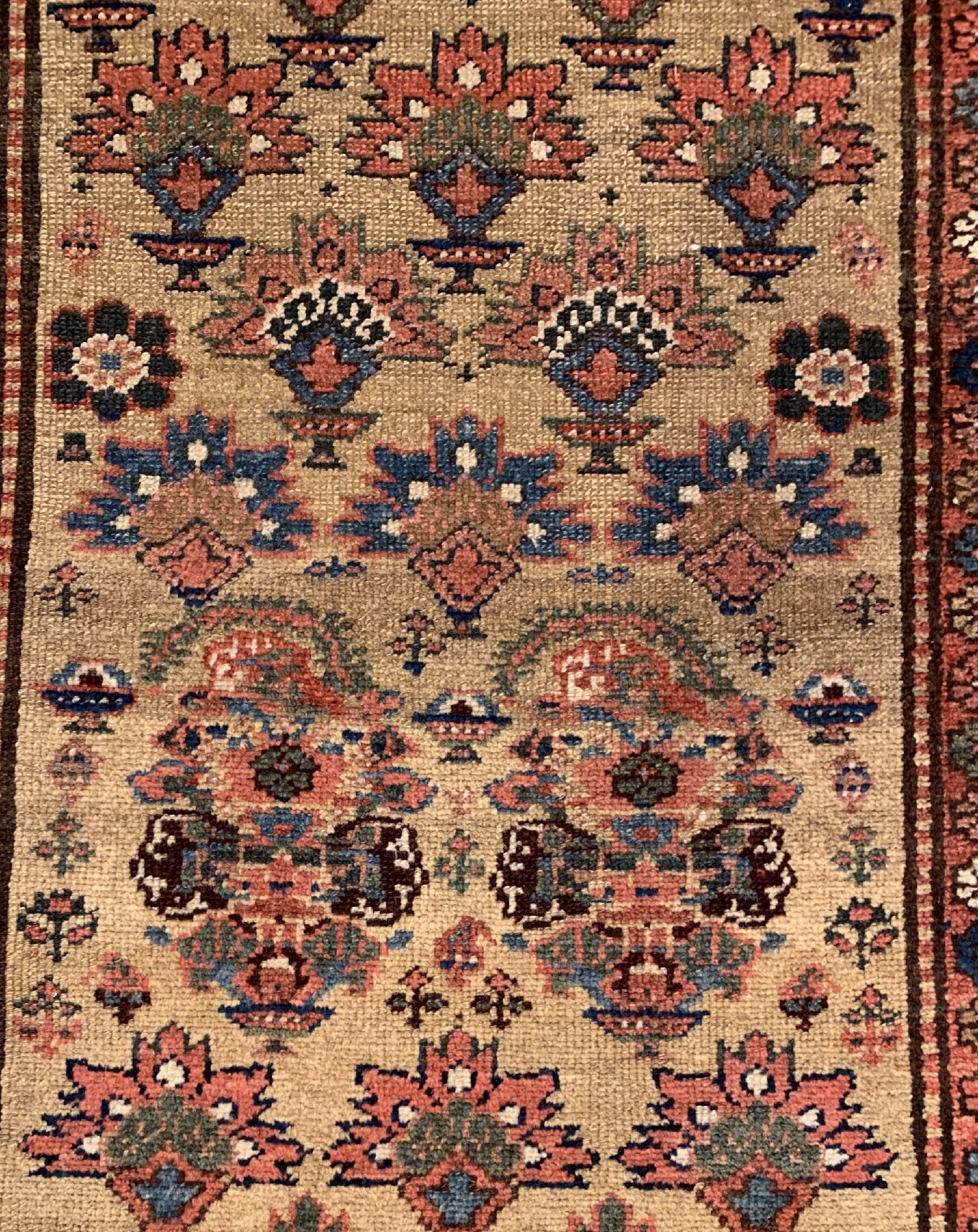 Detail c: Antiker Kurdische Galerie, Persien, um 1900, Wolle geknüpft auf Baumwolle, ca. 277 x 92 cm, EHZ: 3(guter Zustand)