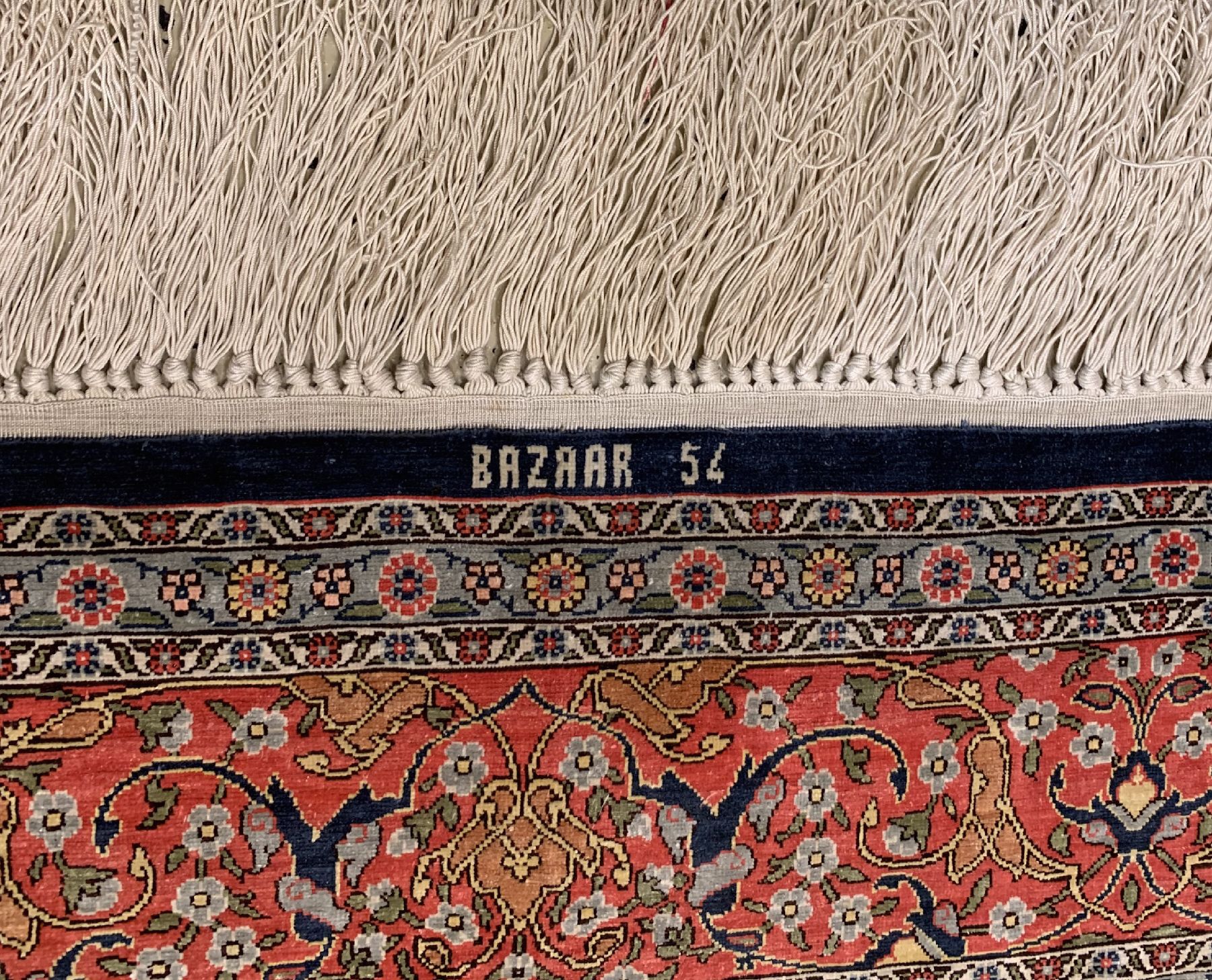 Detail e: Feiner signierter Seiden Hereke, Türkei, um 1960, reine Naturseide, ca. 240 x 158 cm, ca,1 Mio Kn/qm, EHZ: 2(guter Zustand).