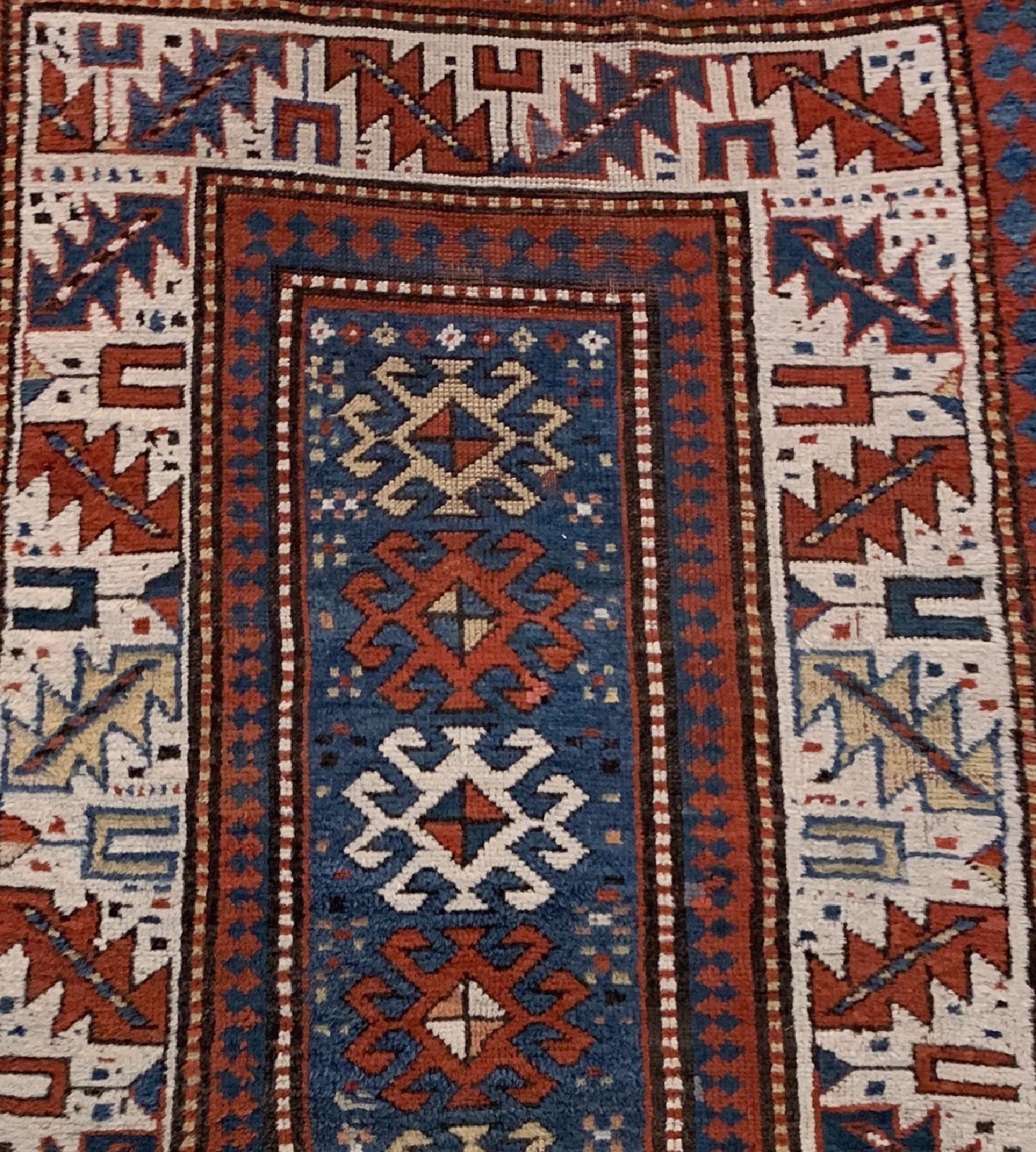 Detail a: Borchalu Kazak antik, Südwestkaukasus, 19 Jhd, Wolle geknüpft auf Wolle ca, 206 x 110 cm, EHZ:3(guter Zustand,kleine Trittfalte).