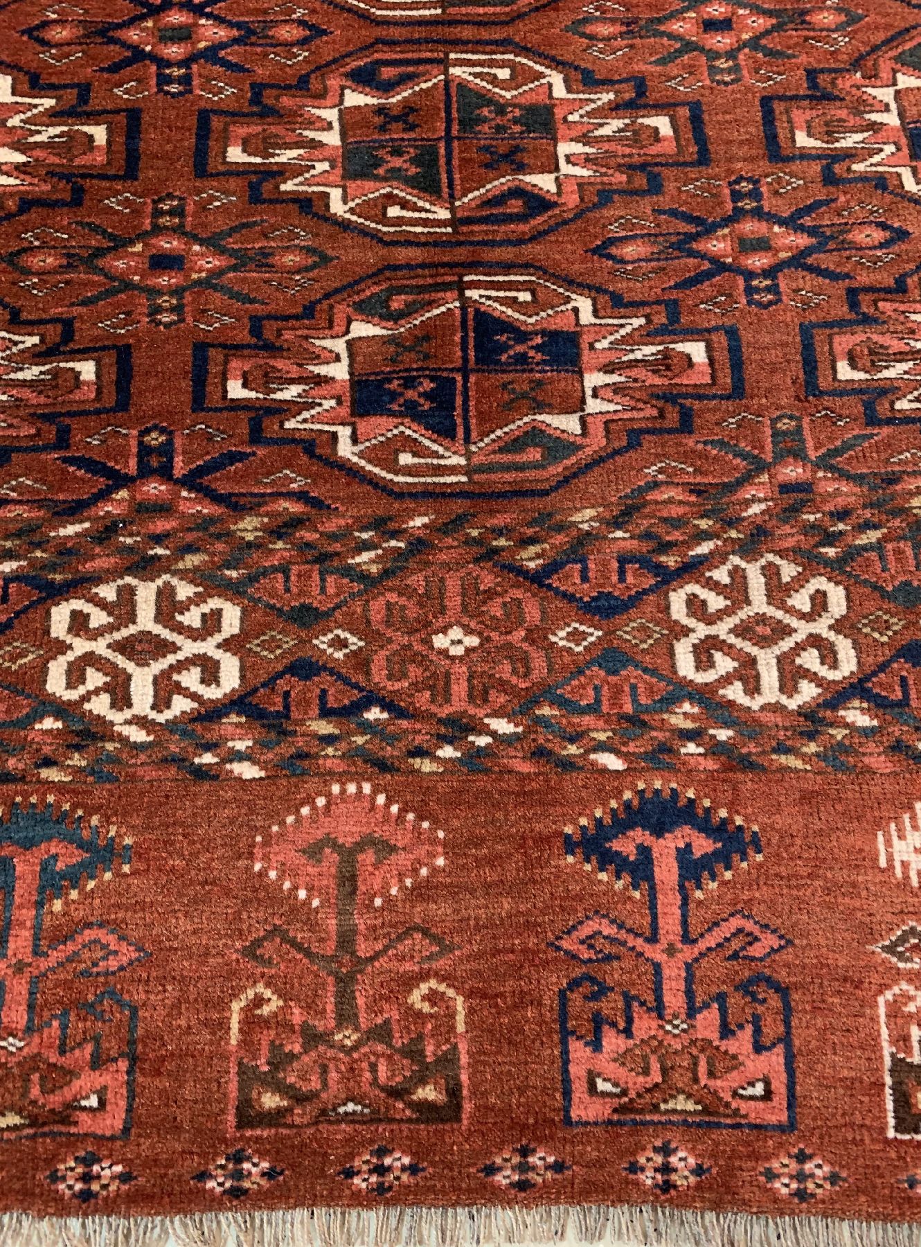 Detail c: Antike Kizelayak Tschowal, Turkmenistan, 19Jhd., Wolle geknüpft auf Wolle, ca. 142 x 100 cm, EHZ: 3
