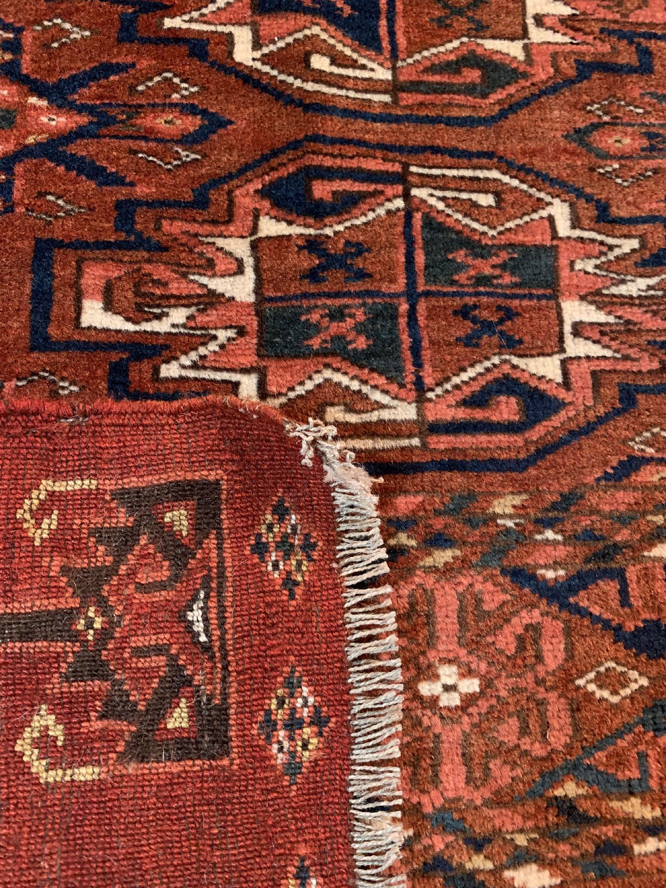 Detail d: Antike Kizelayak Tschowal, Turkmenistan, 19Jhd., Wolle geknüpft auf Wolle, ca. 142 x 100 cm, EHZ: 3