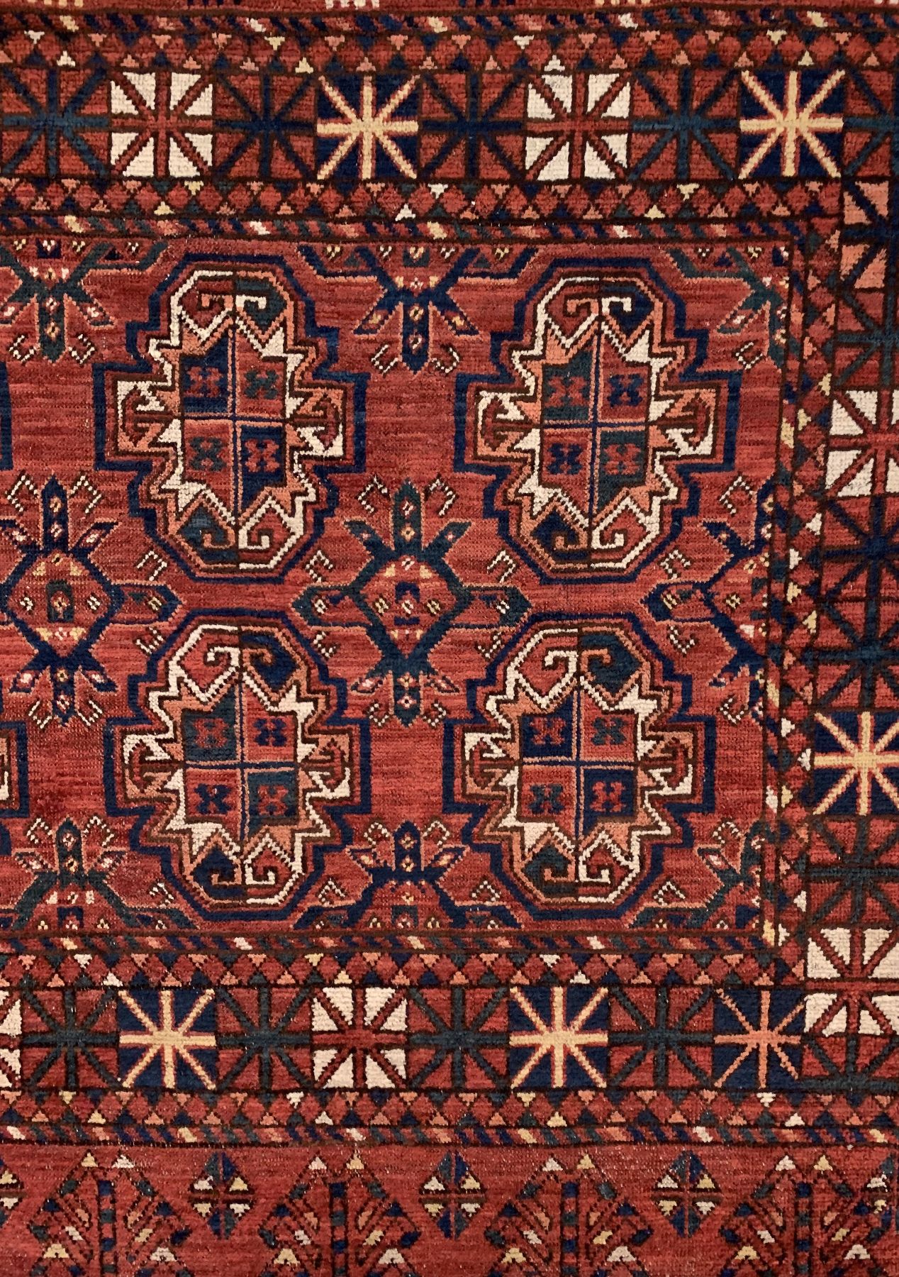 Detail a: Antiker Ersari Tschowal, Turkmenistan, 19 Jhd., Wolle geknüpft auf Wolle, ca. 140 x 104 cm, EHZ: 3(Fragment).