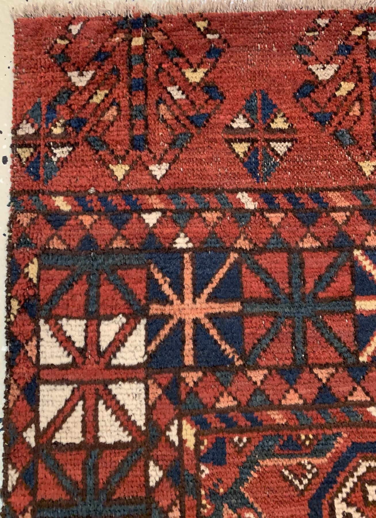 Detail c: Antiker Ersari Tschowal, Turkmenistan, 19 Jhd., Wolle geknüpft auf Wolle, ca. 140 x 104 cm, EHZ: 3(Fragment).
