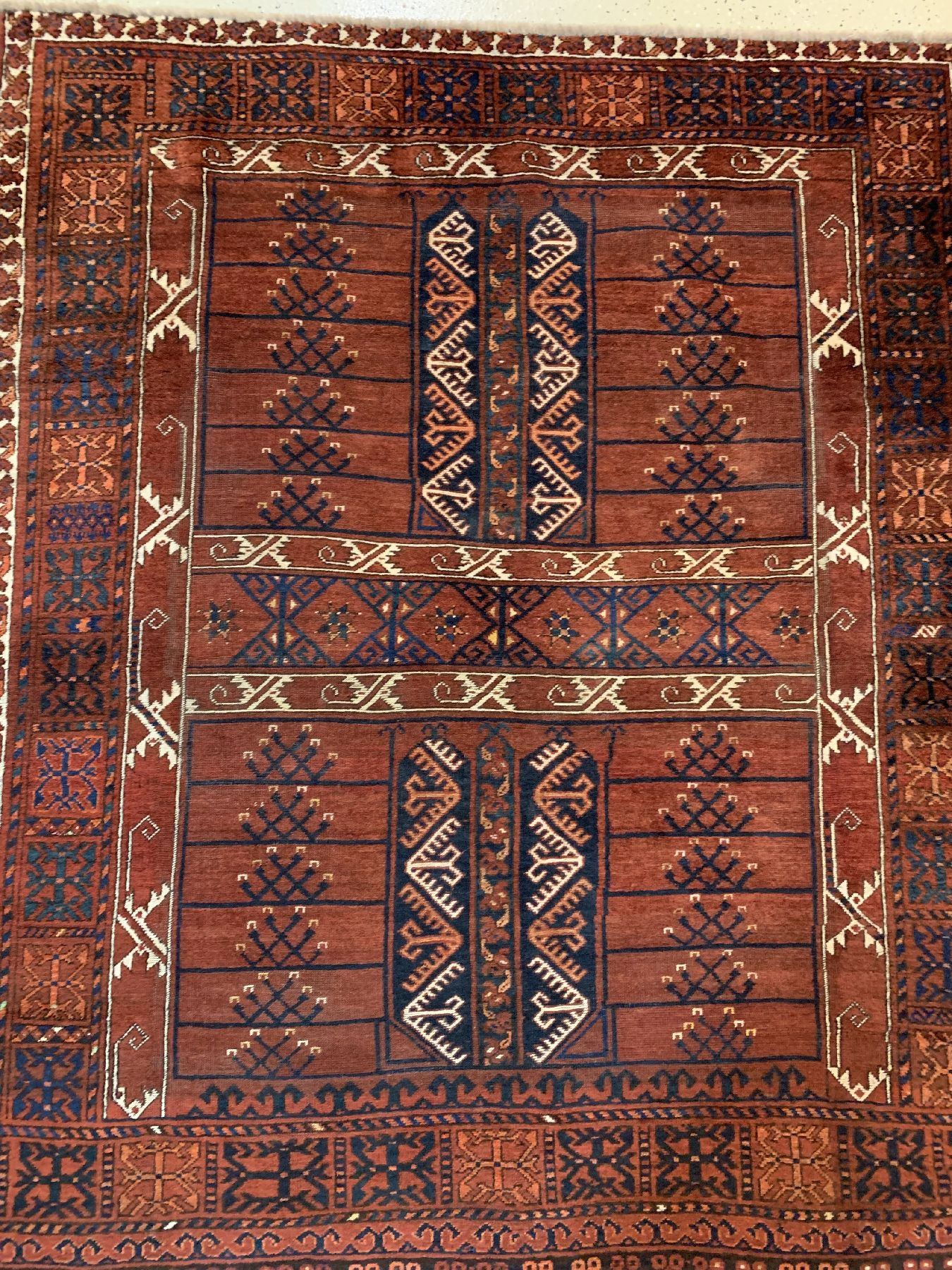 Detail a: Antiker Ersari Engsi, Turkmenistan, 19 Jhd., Wolle geknüpft auf Wolle, ca. 183 x 152 cm, EHZ: 3(guter Zustand).