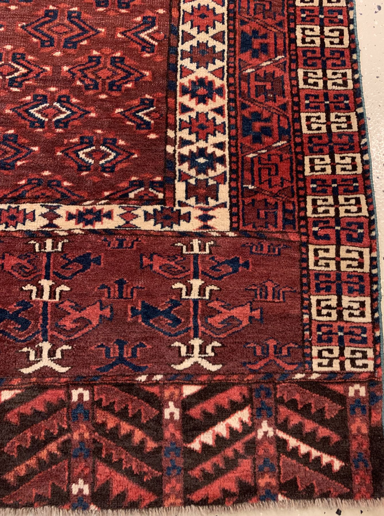 Detail c: Antiker Yomud Engsi, Turkmenistan, 19 Jhd.,Wolle geknüpft auf Wolle, ca. 162 x 127 cm, EHZ: 2-3(guter Zustand).