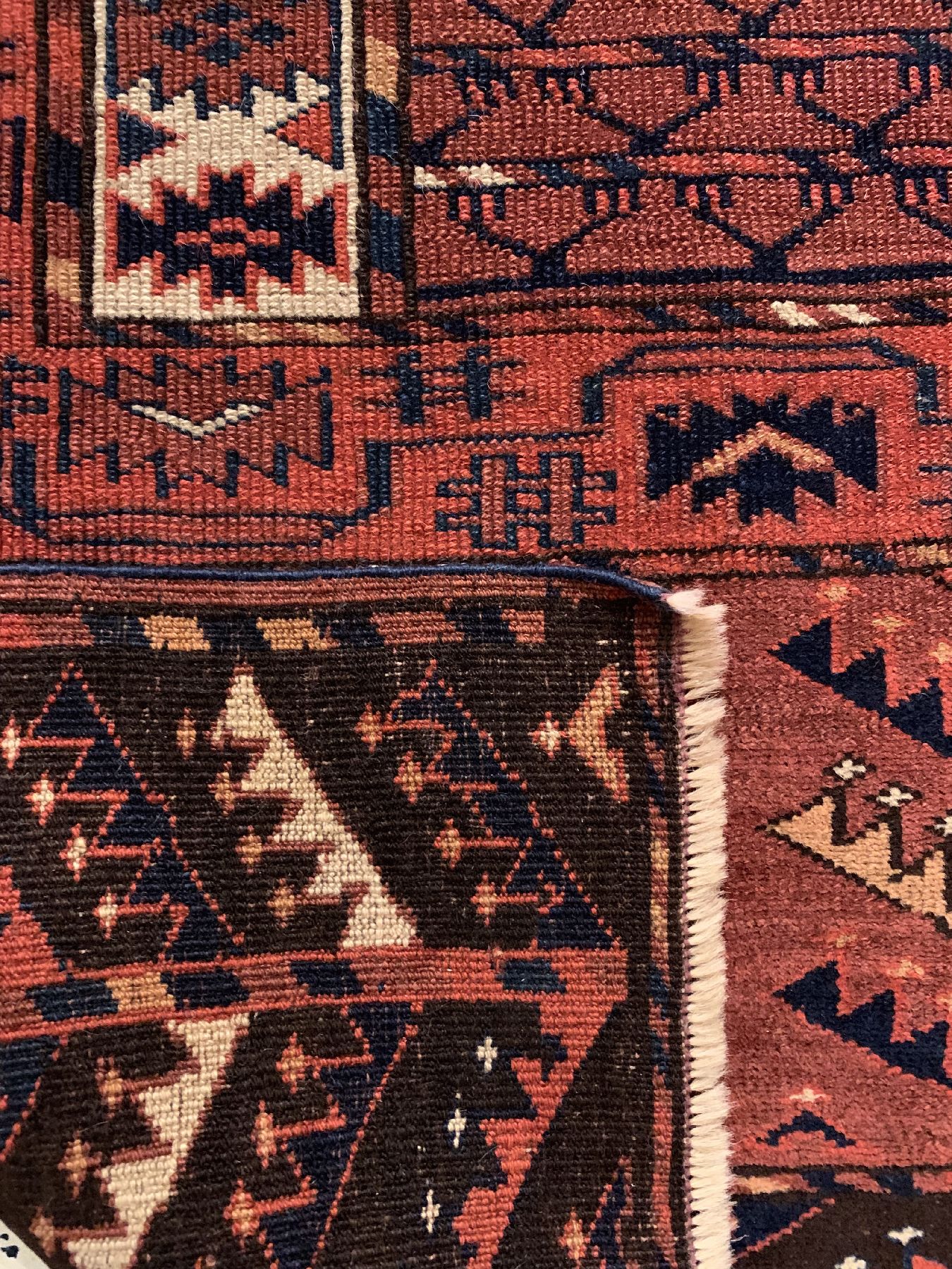 Detail d: Antiker Yomud Engsi, Turkmenistan, 19 Jhd.,Wolle geknüpft auf Wolle, ca. 166 x 136 cm, EHZ: 2-3(guter Zustand).