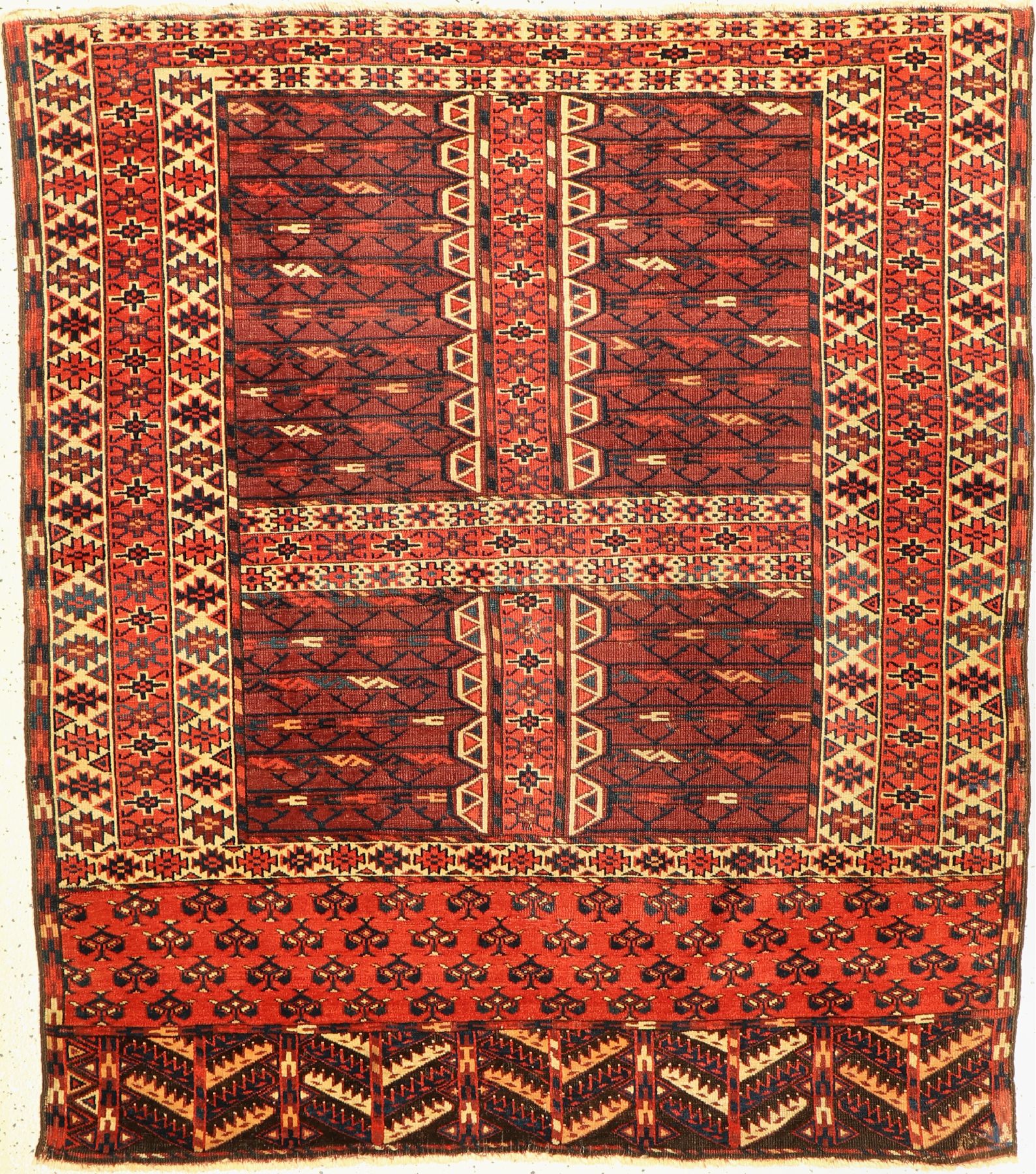 Antiker Yomud Engsi, Turkmenistan, 19 Jhd, Wolle geknüpft auf Wolle, ca. 150 x 133 cm, EHZ: 3