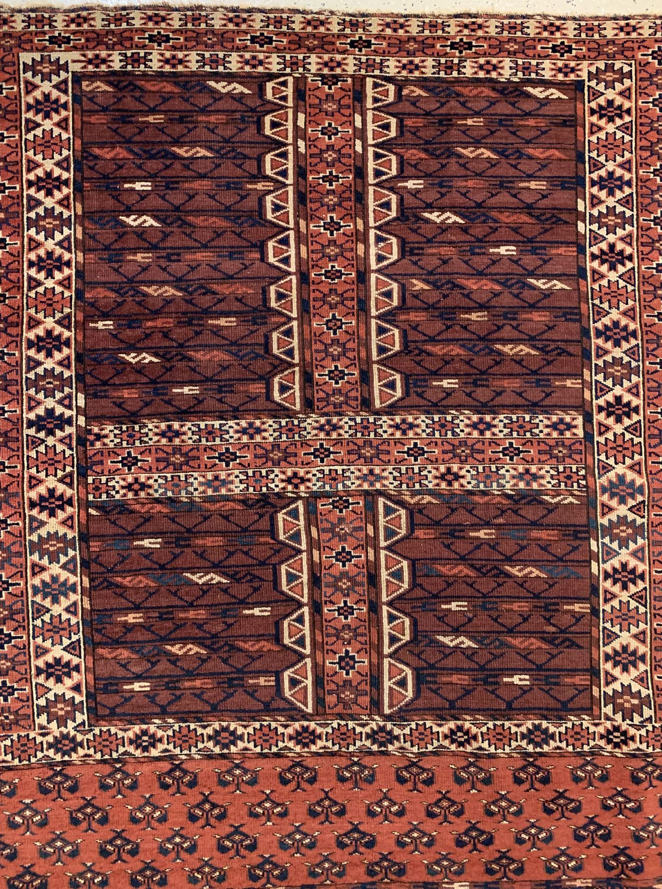 Detail a: Antiker Yomud Engsi, Turkmenistan, 19 Jhd, Wolle geknüpft auf Wolle, ca. 150 x 133 cm, EHZ: 3