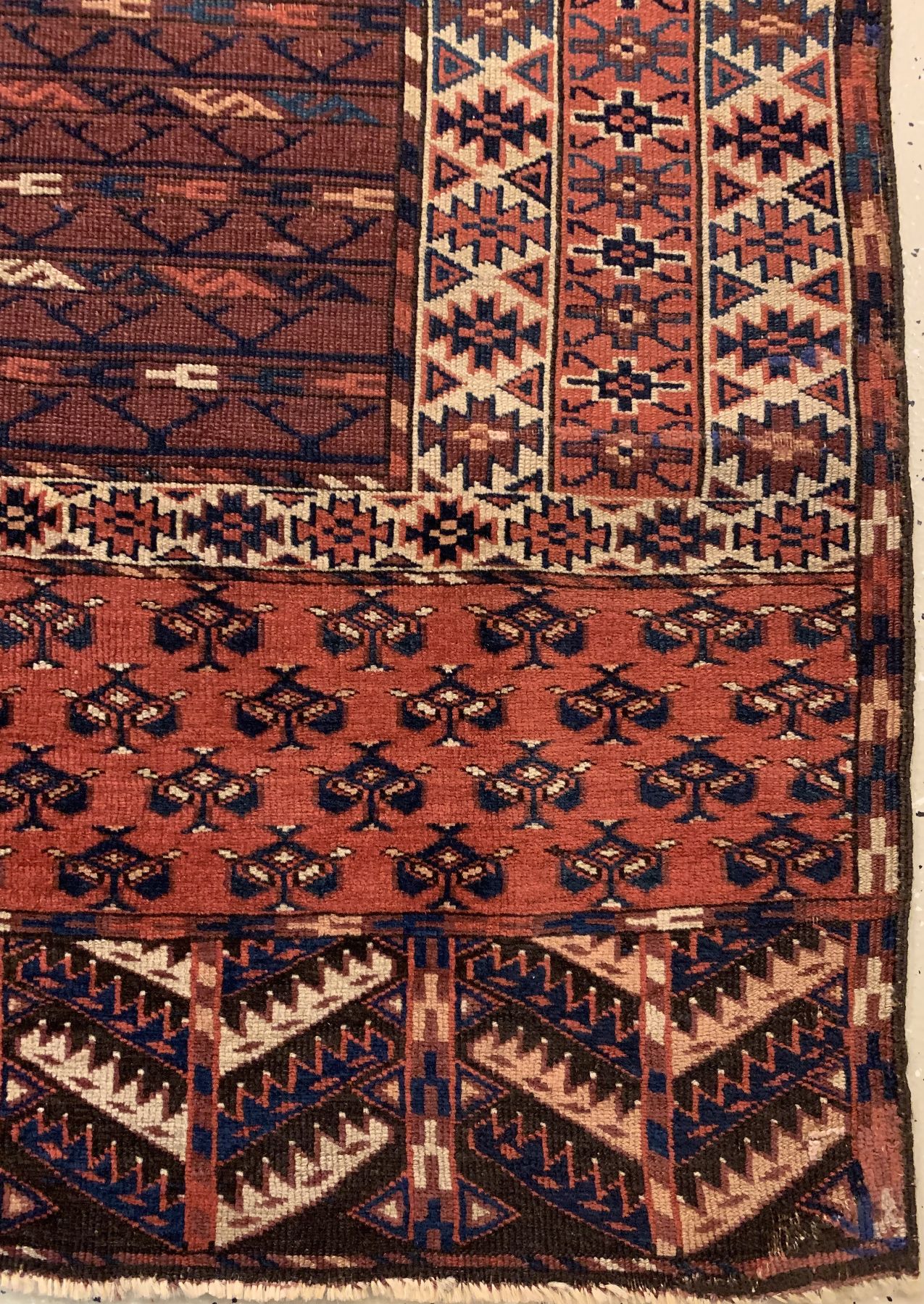 Detail c: Antiker Yomud Engsi, Turkmenistan, 19 Jhd, Wolle geknüpft auf Wolle, ca. 150 x 133 cm, EHZ: 3