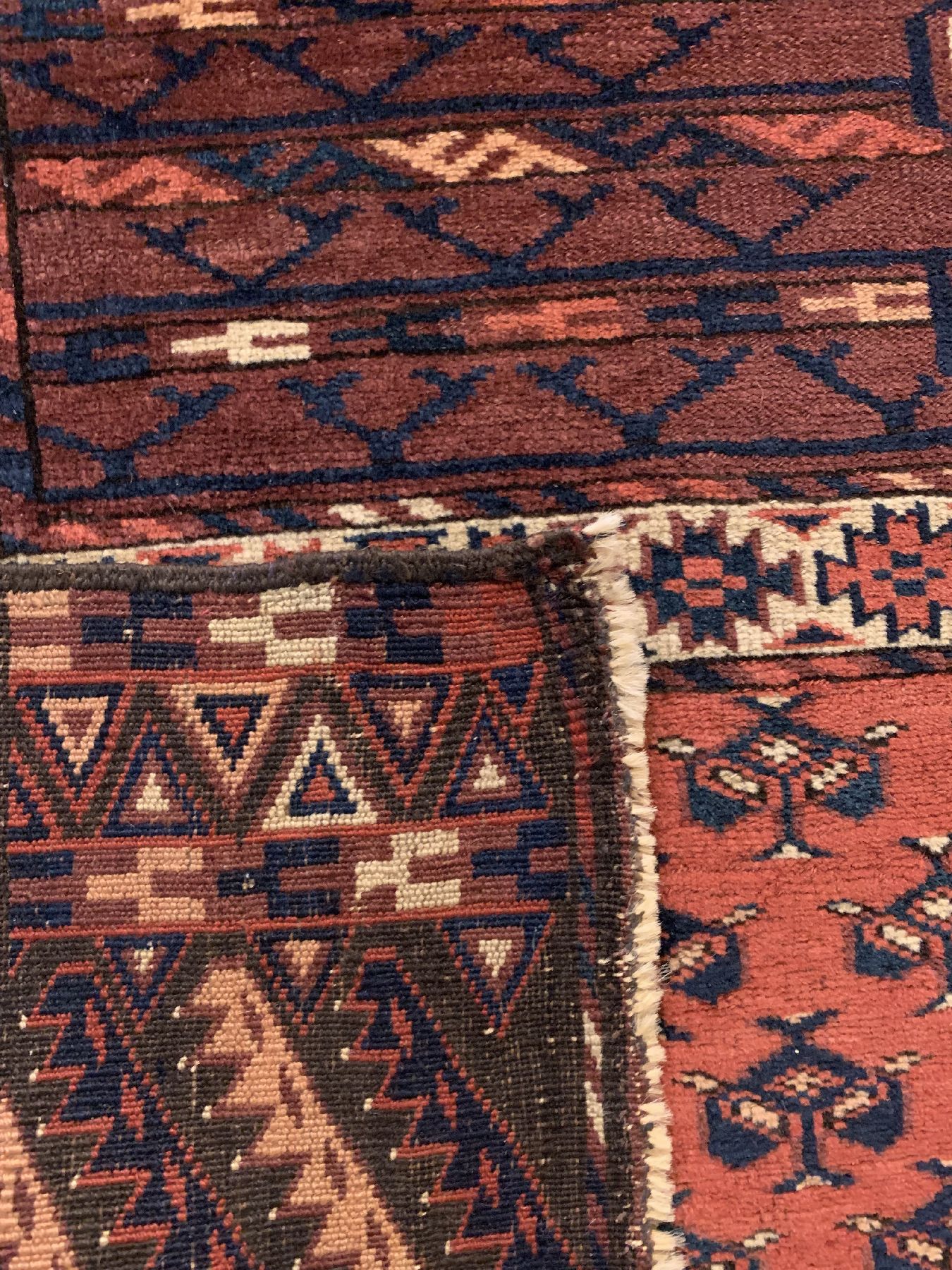 Detail d: Antiker Yomud Engsi, Turkmenistan, 19 Jhd, Wolle geknüpft auf Wolle, ca. 150 x 133 cm, EHZ: 3