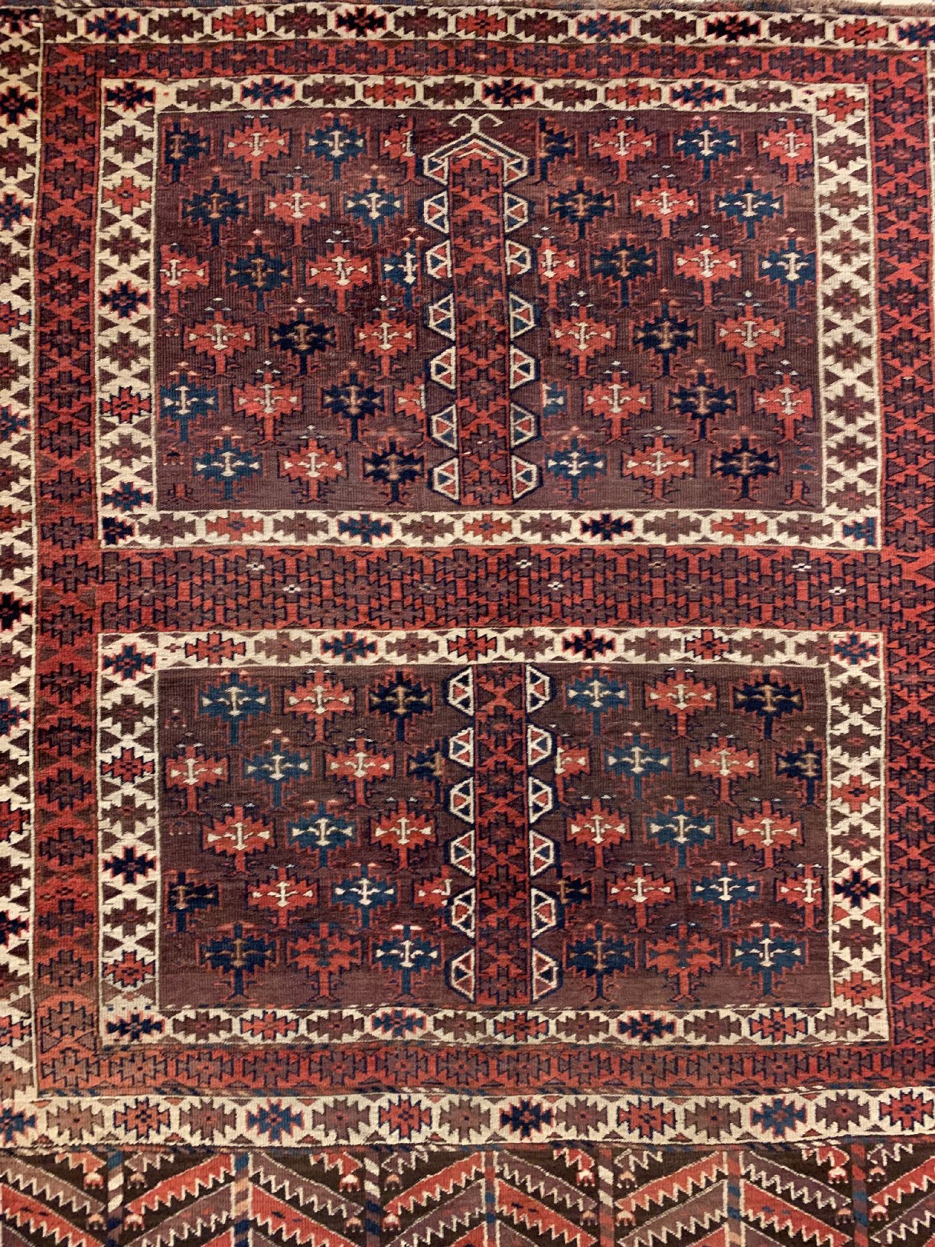 Detail a: Antiker Tschaudor Engsi, Turkmenistan, 19 Jhd., Wolle geknüpft auf Wolle, ca. 162 x 120 cm, EHZ: 3