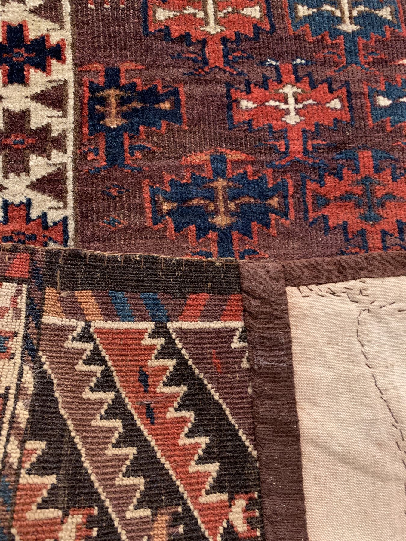 Detail d: Antiker Tschaudor Engsi, Turkmenistan, 19 Jhd., Wolle geknüpft auf Wolle, ca. 162 x 120 cm, EHZ: 3