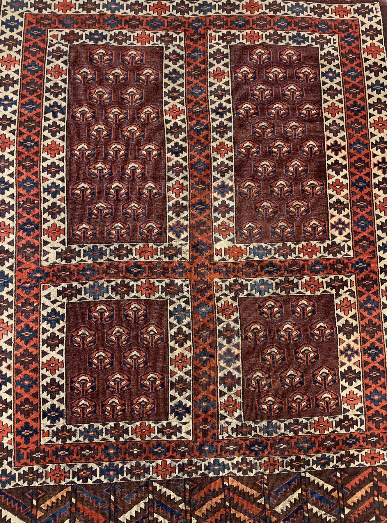 Detail a: Antiker Yomud Engsi, Turkmenistan, 19 Jhd.,Wolle geknüpft auf Wolle, ca. 172 x 123 cm, EHZ: 3