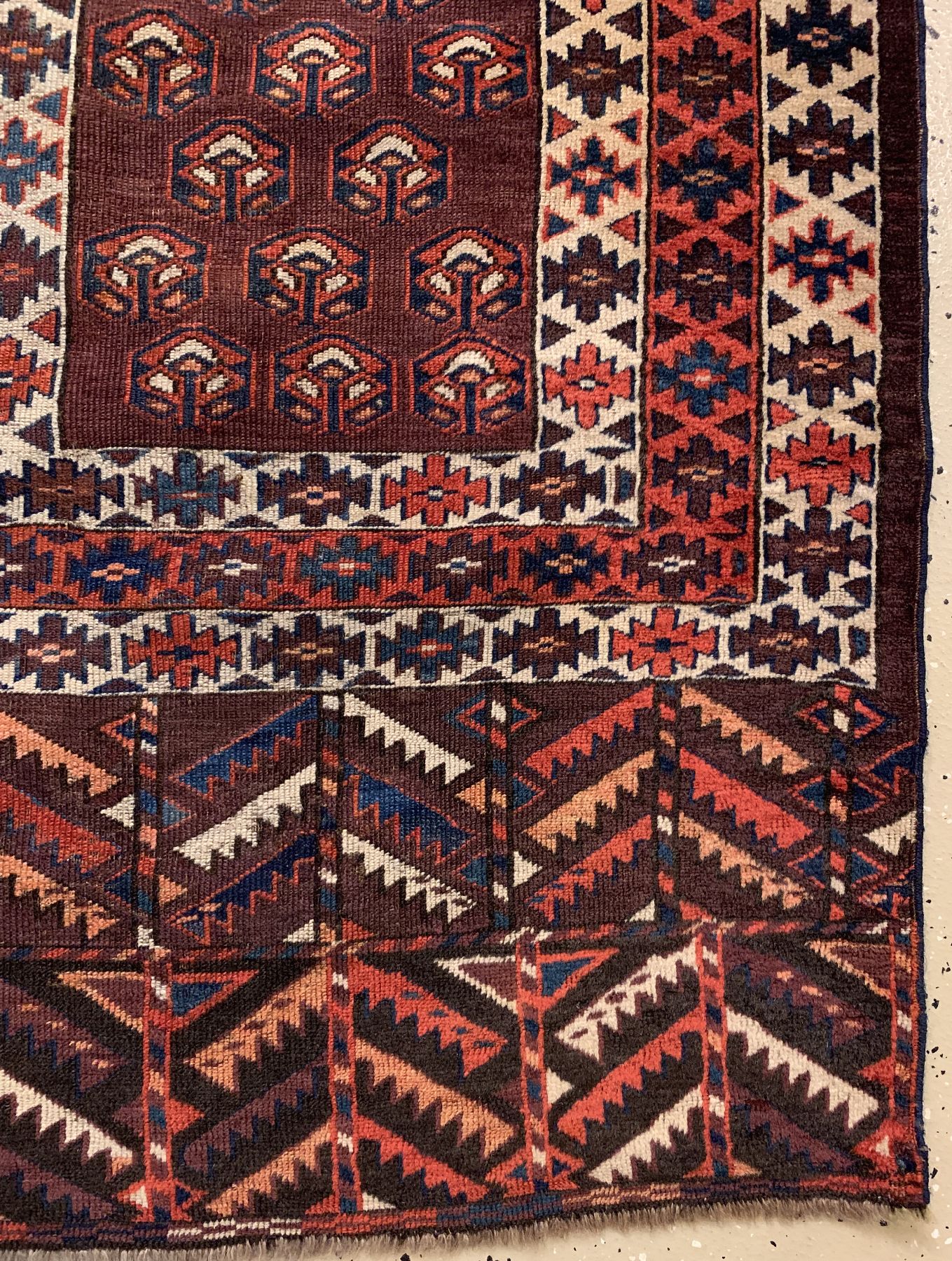 Detail c: Antiker Yomud Engsi, Turkmenistan, 19 Jhd.,Wolle geknüpft auf Wolle, ca. 172 x 123 cm, EHZ: 3