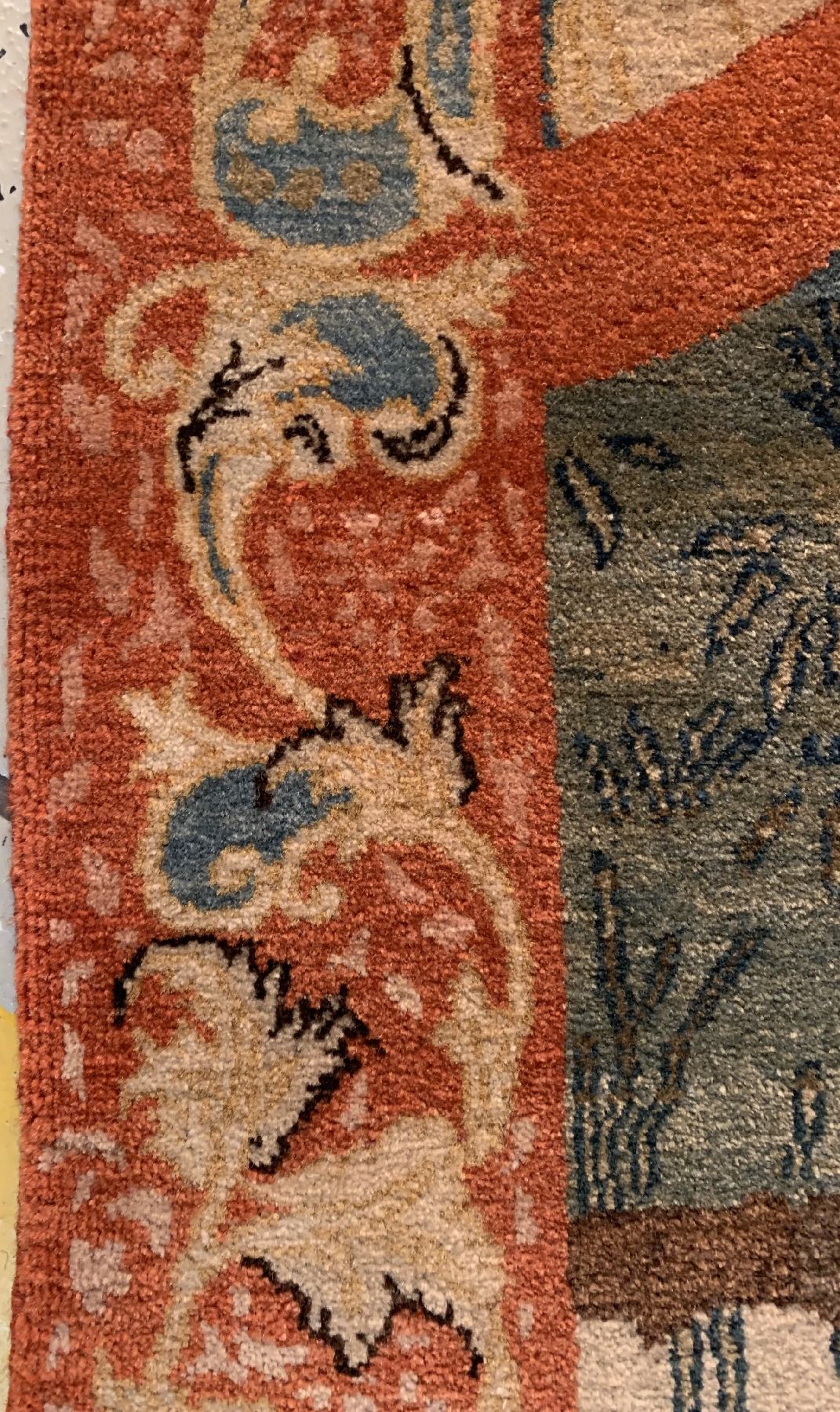 Detail e: Feiner Kork Keschan (Bildteppich), Persien, um 1940, Korkwolle geknüpft auf Baumwolle ca. 212 x 134 cm, EHZ:2(guter Zustand).
