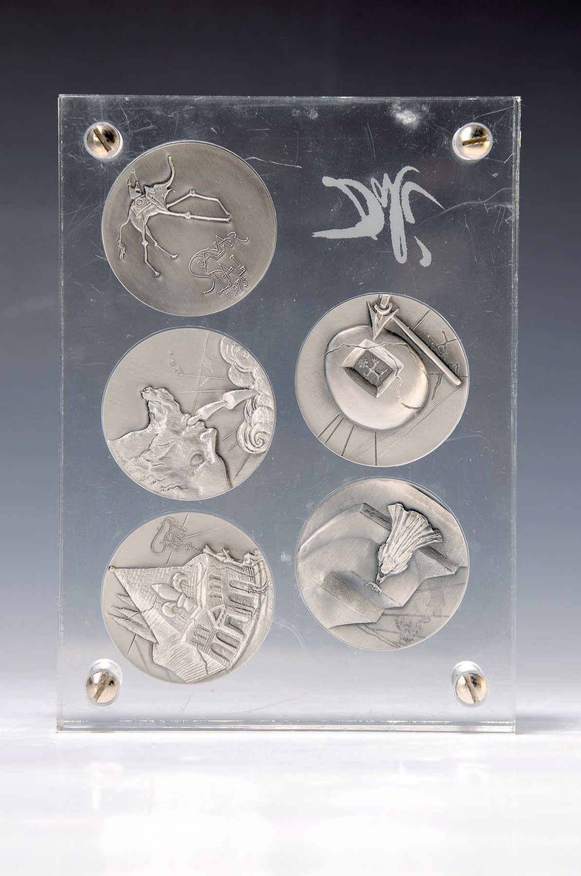 Salvador Dali, 1904-1989, 10 Silbermedaillen "Die Zehn Gebote", 999,9 Feinsilber, Sonderprägung 1975, Auflage 12500 Stück, D. je . 50 mm, ...