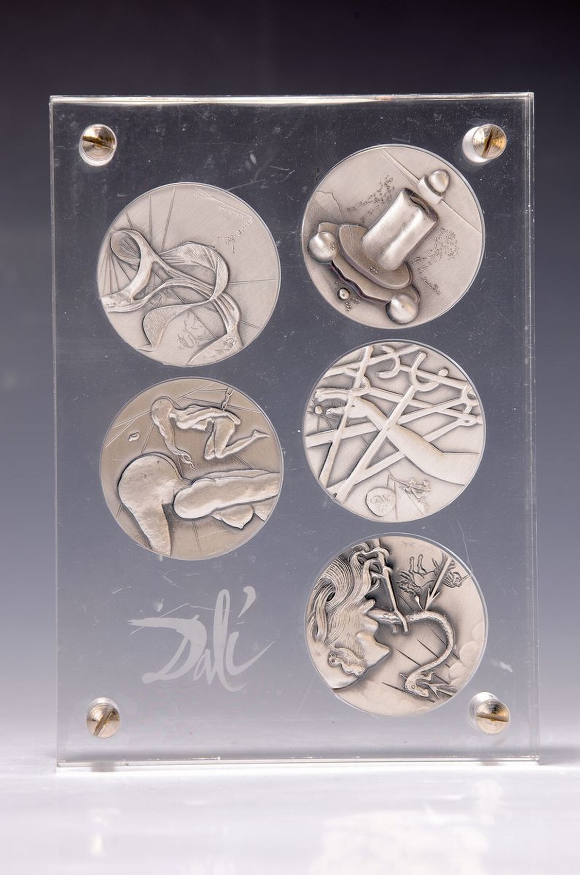 Detail a: Salvador Dali, 1904-1989, 10 Silbermedaillen "Die Zehn Gebote", 999,9 Feinsilber, Sonderprägung 1975, Auflage 12500 Stück, D. je . 50 mm, ...