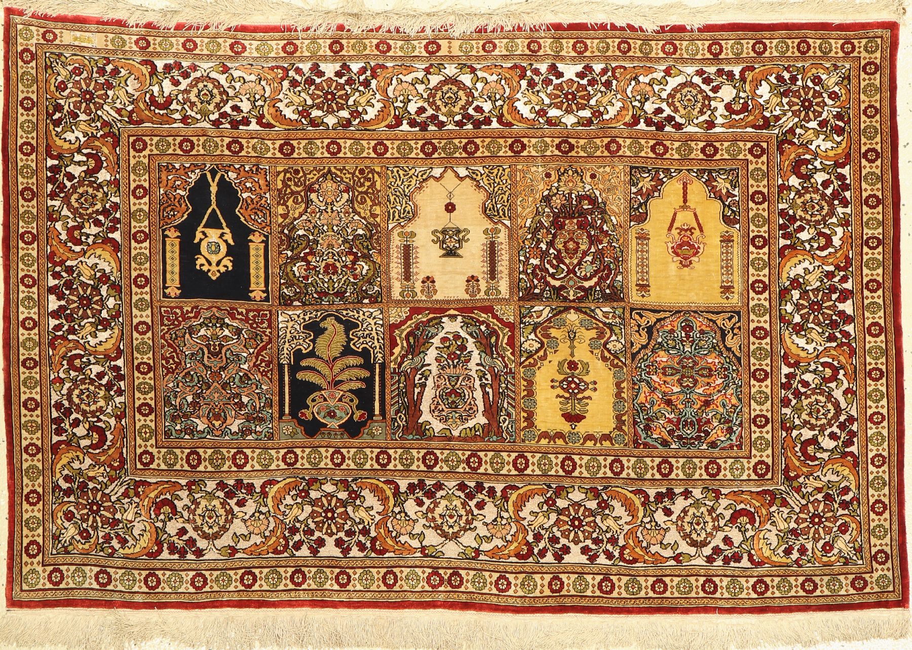 Feiner signierter Seiden Hereke alt, Türkei, um 1930/1940, reine Naturseide, Metallbroschiert, ca. 134 x 90 cm, EHZ:2(guter Zustand).