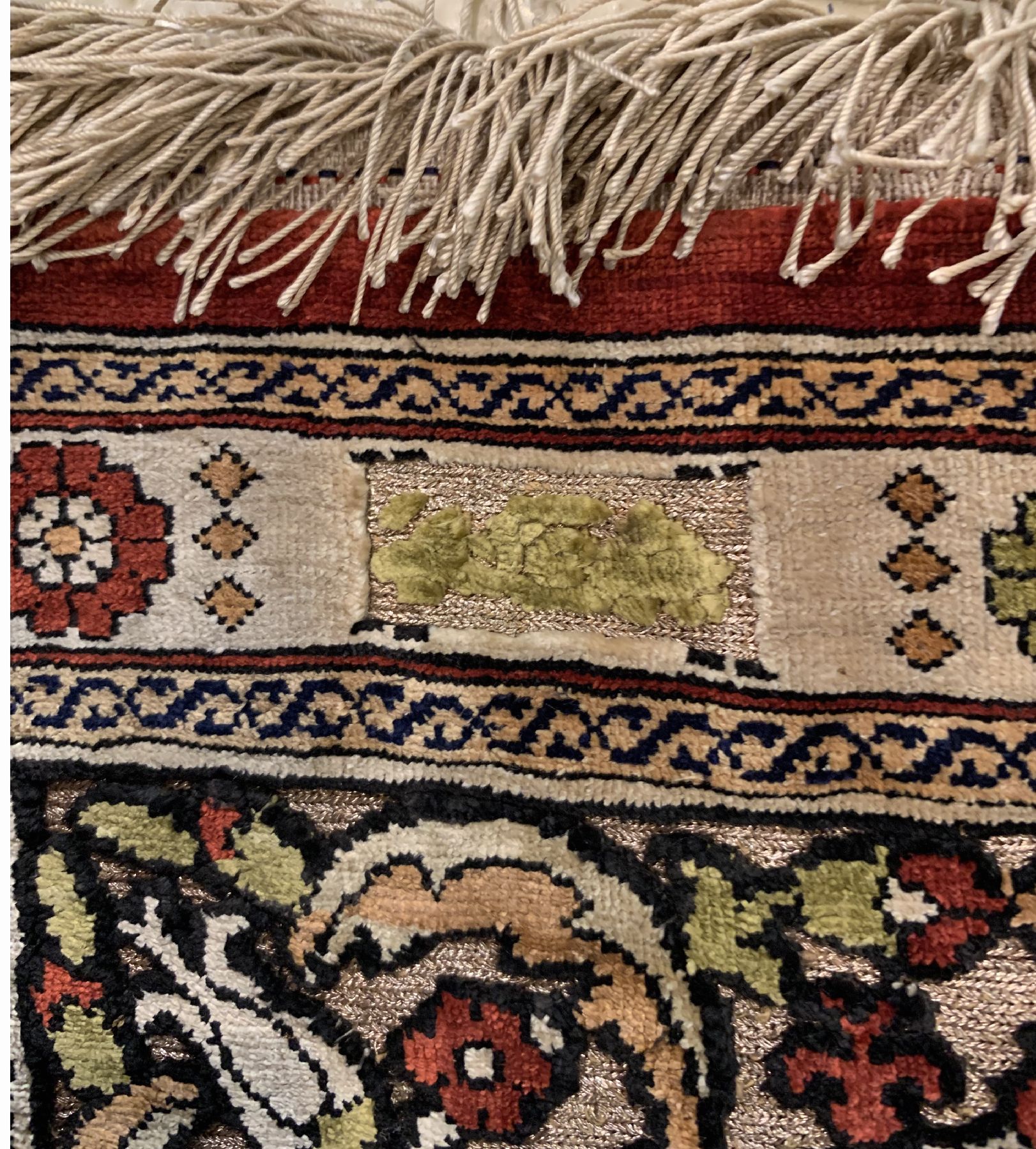 Detail f: Feiner signierter Seiden Hereke alt, Türkei, um 1930/1940, reine Naturseide, Metallbroschiert, ca. 134 x 90 cm, EHZ:2(guter Zustand).
