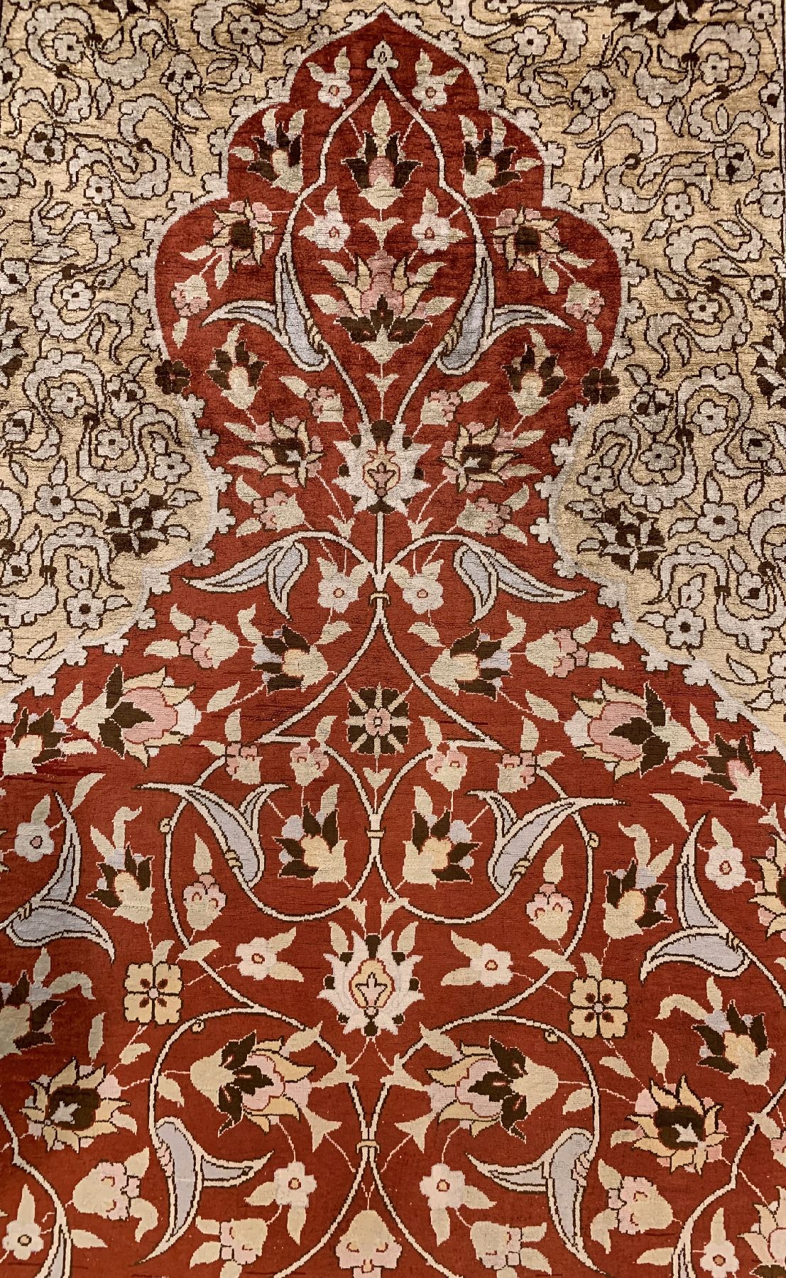 Detail a: Alter Seiden Hereke, Türkei, um 1920/1930, reine Naturseide, ausgefallenes Mihrab Motiv mit Inschrift in den Kartuschen, ca. 196 x 130cm, ...